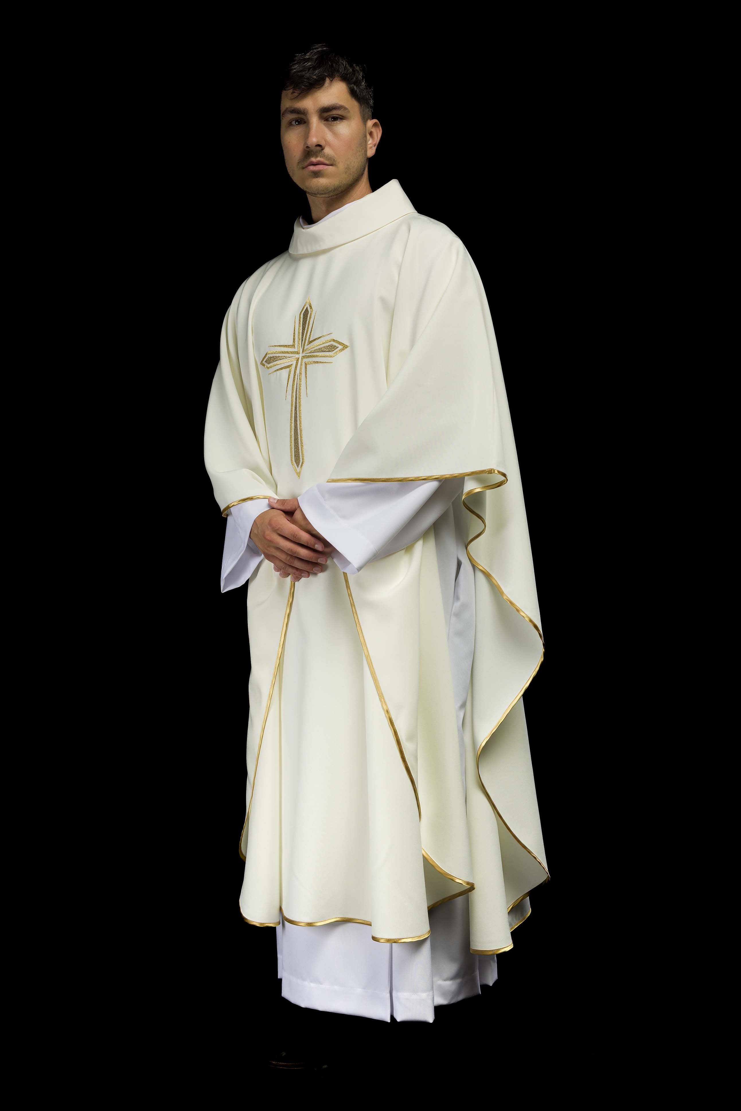 Casulla marfil con bordado Cruz