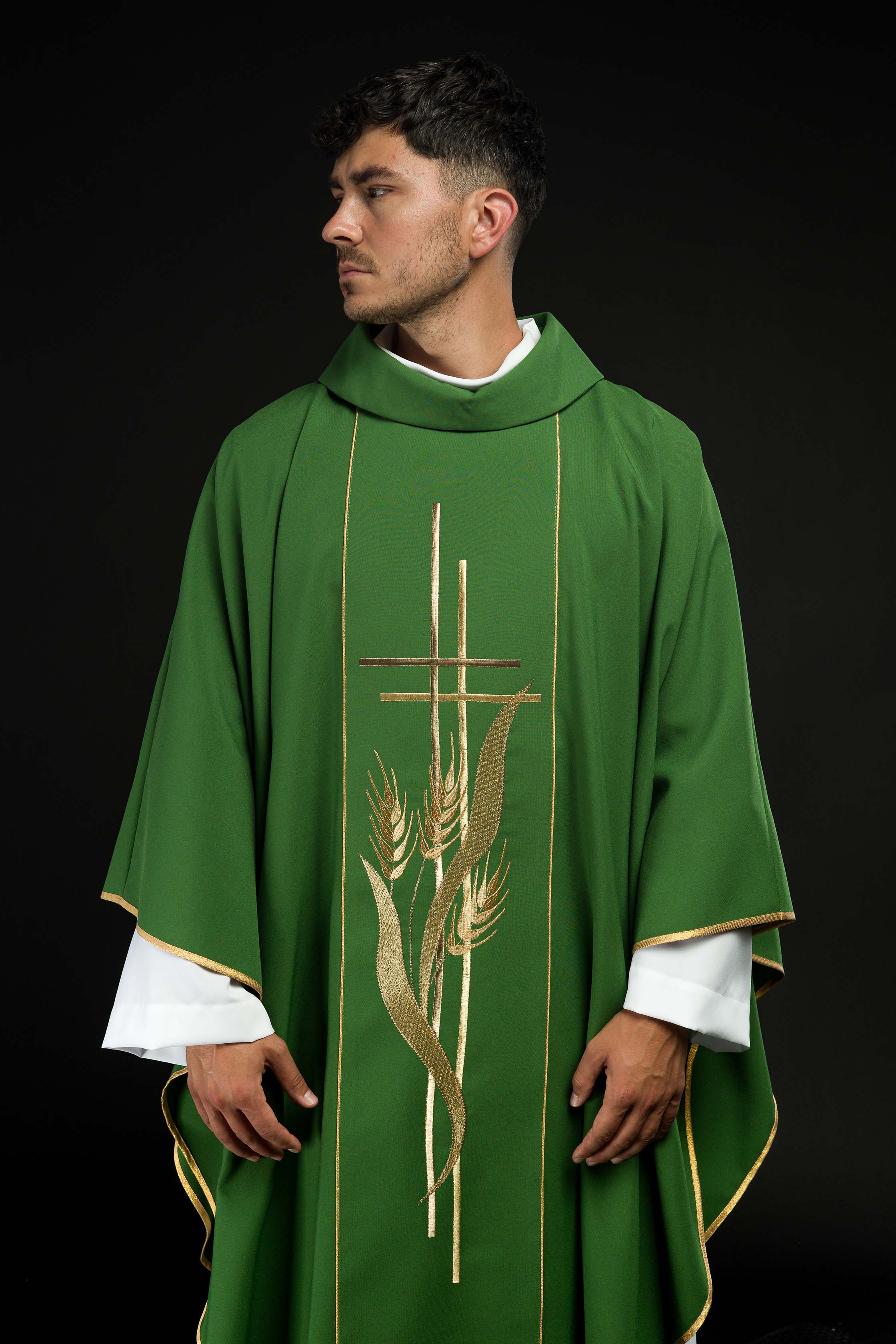 Casulla verde con bordado Cruz y Espigas