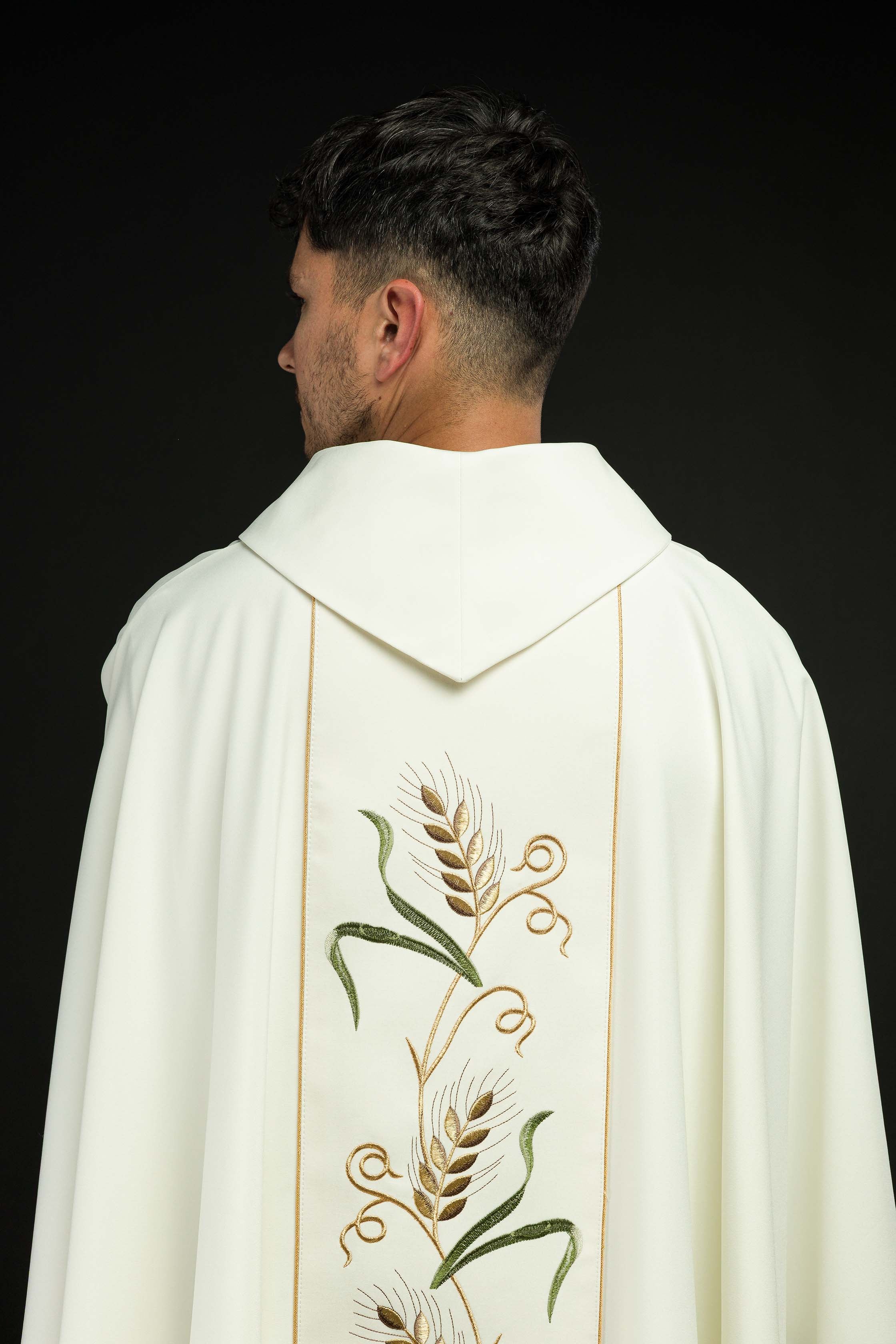 Casulla marfil con bordado IHS, uvas y espigas