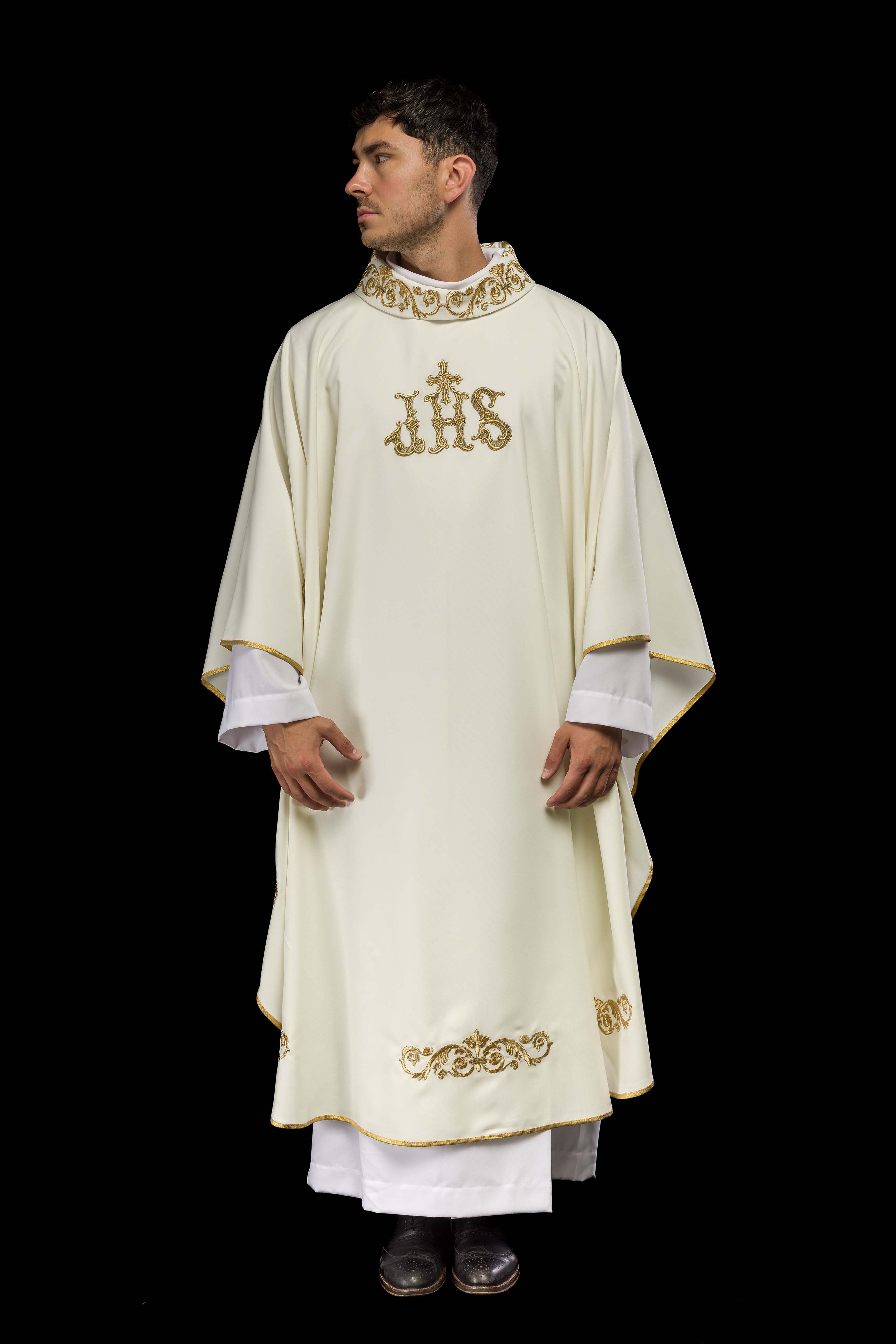 Casulla marfil con bordado Floral e IHS
