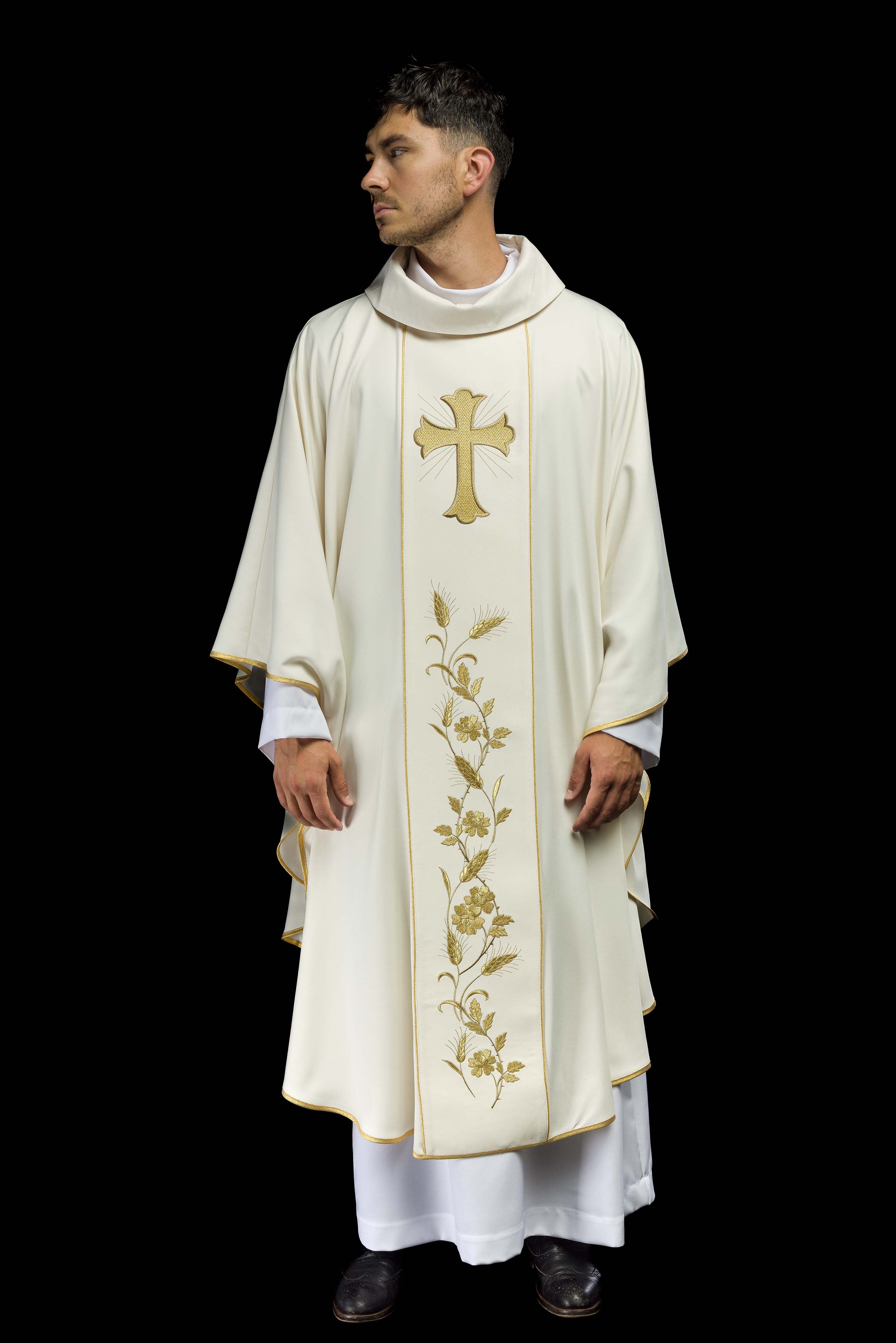 Casulla marfil con bordado Cruz y Espigas