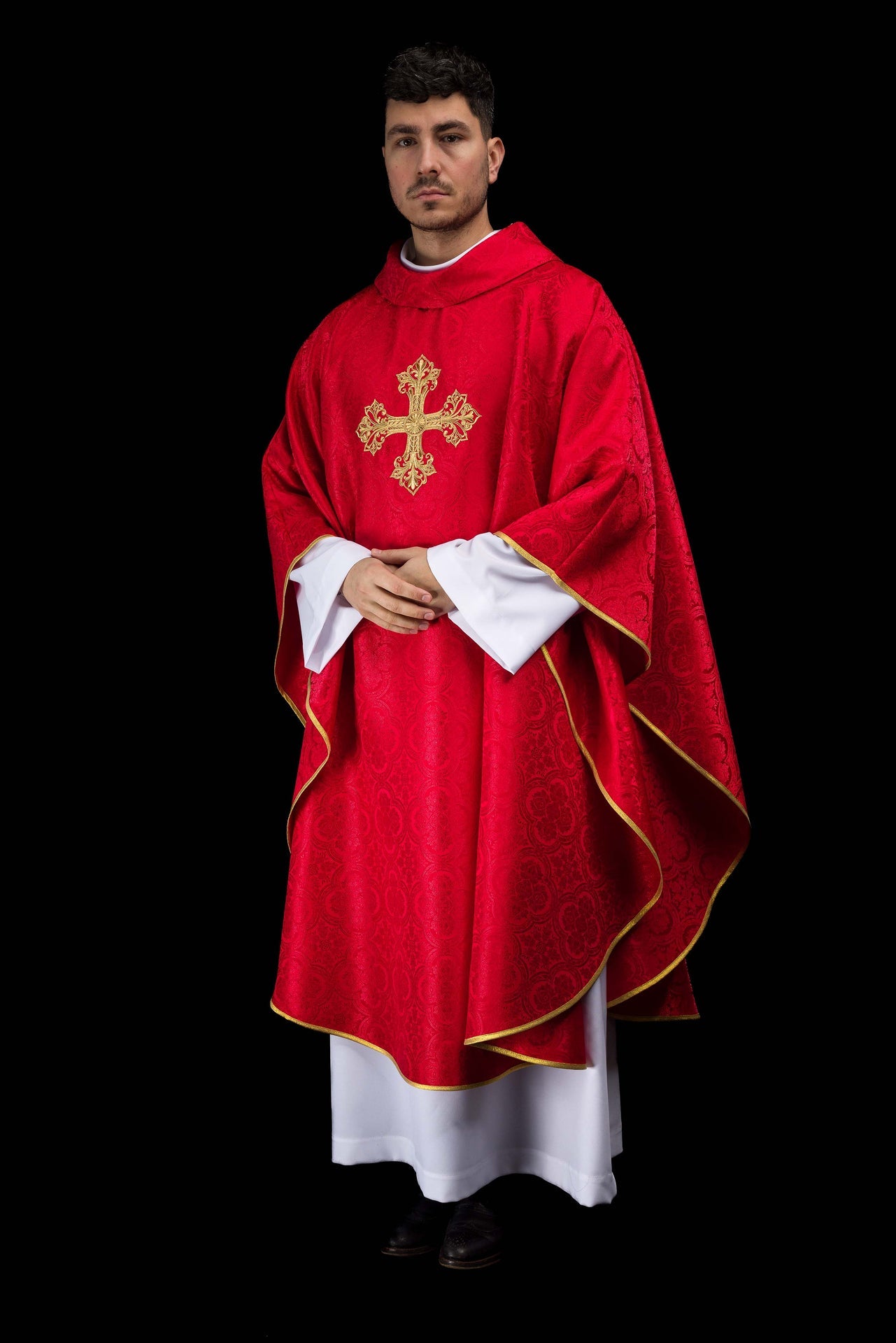 Casulla roja con cruz de tejido jacquard