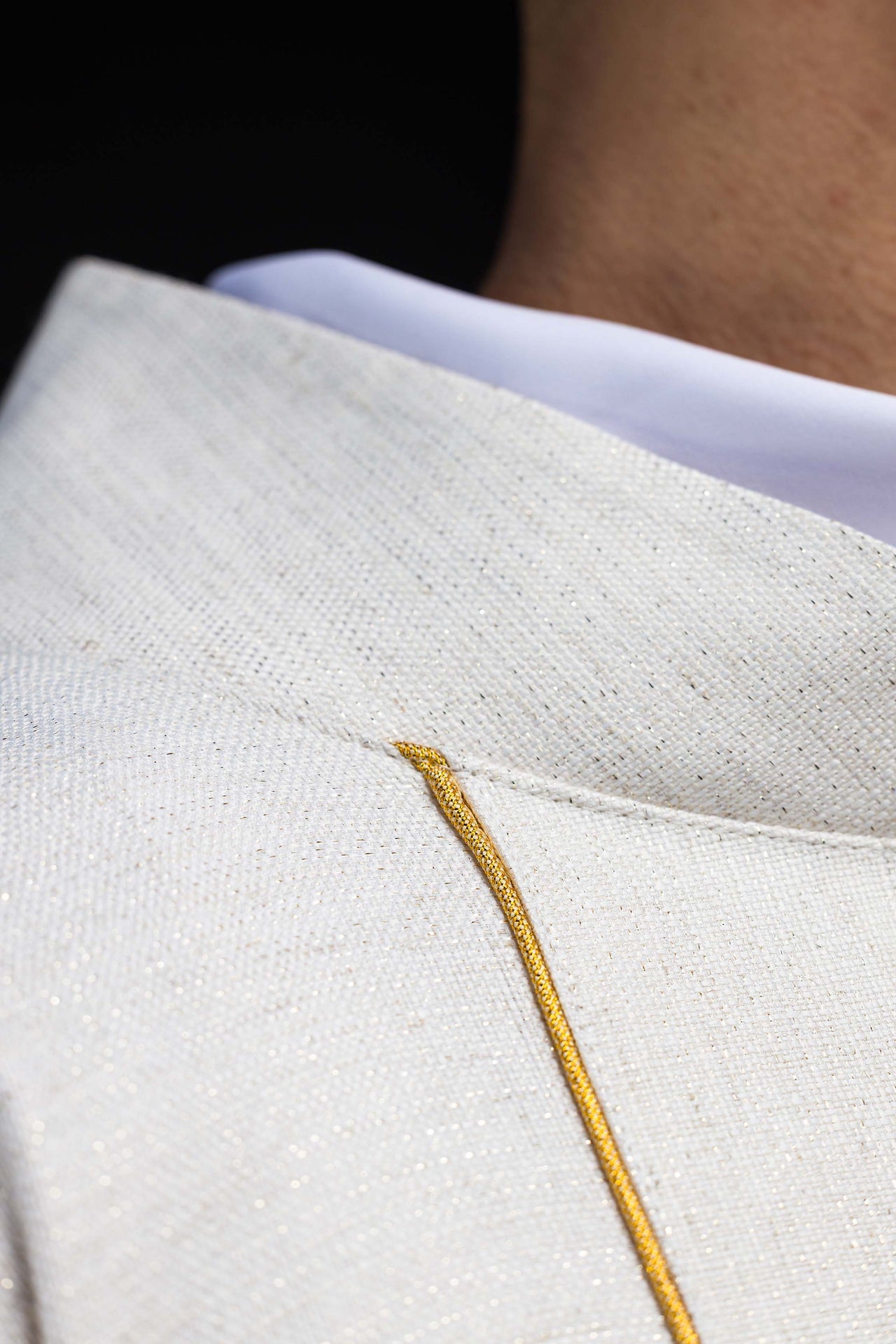 Casulla bordada con la Cruz de Jerusalén – ecru