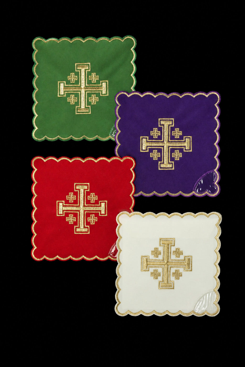 Juego de cuatro palias bordadas con la cruz de Jerusalén