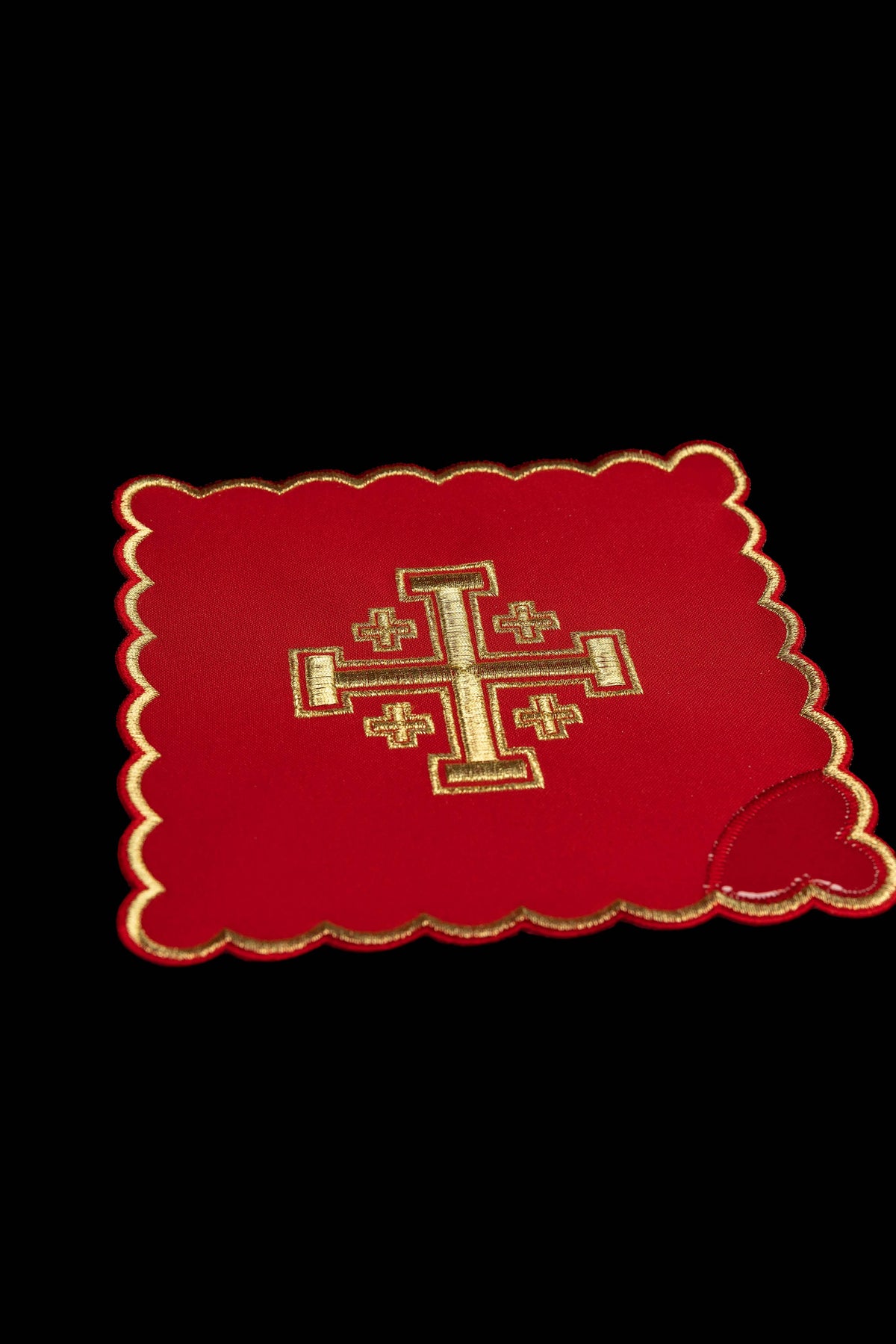 Juego de cuatro palias bordadas con la cruz de Jerusalén