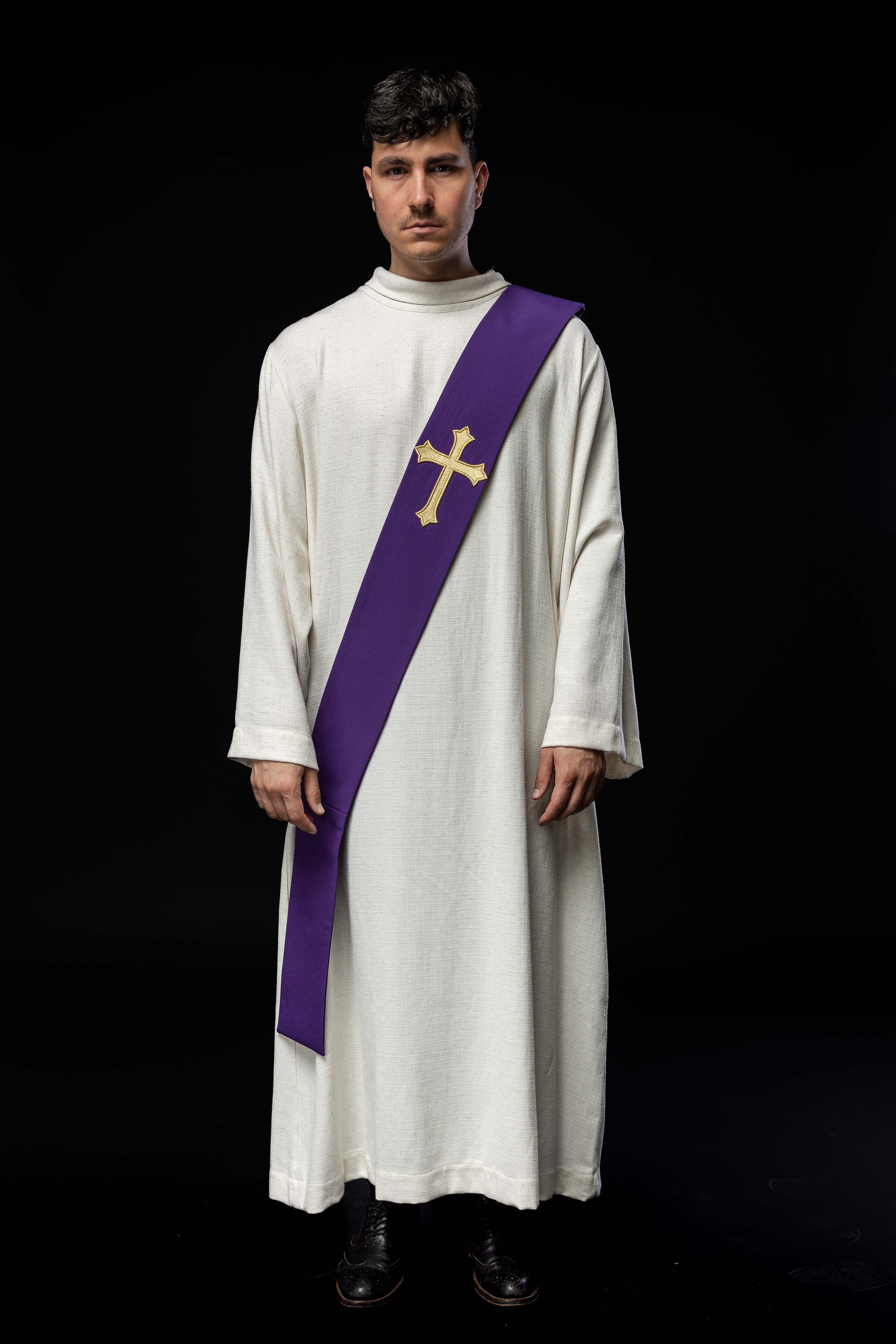 Estola diaconal morada con bordado Cruz