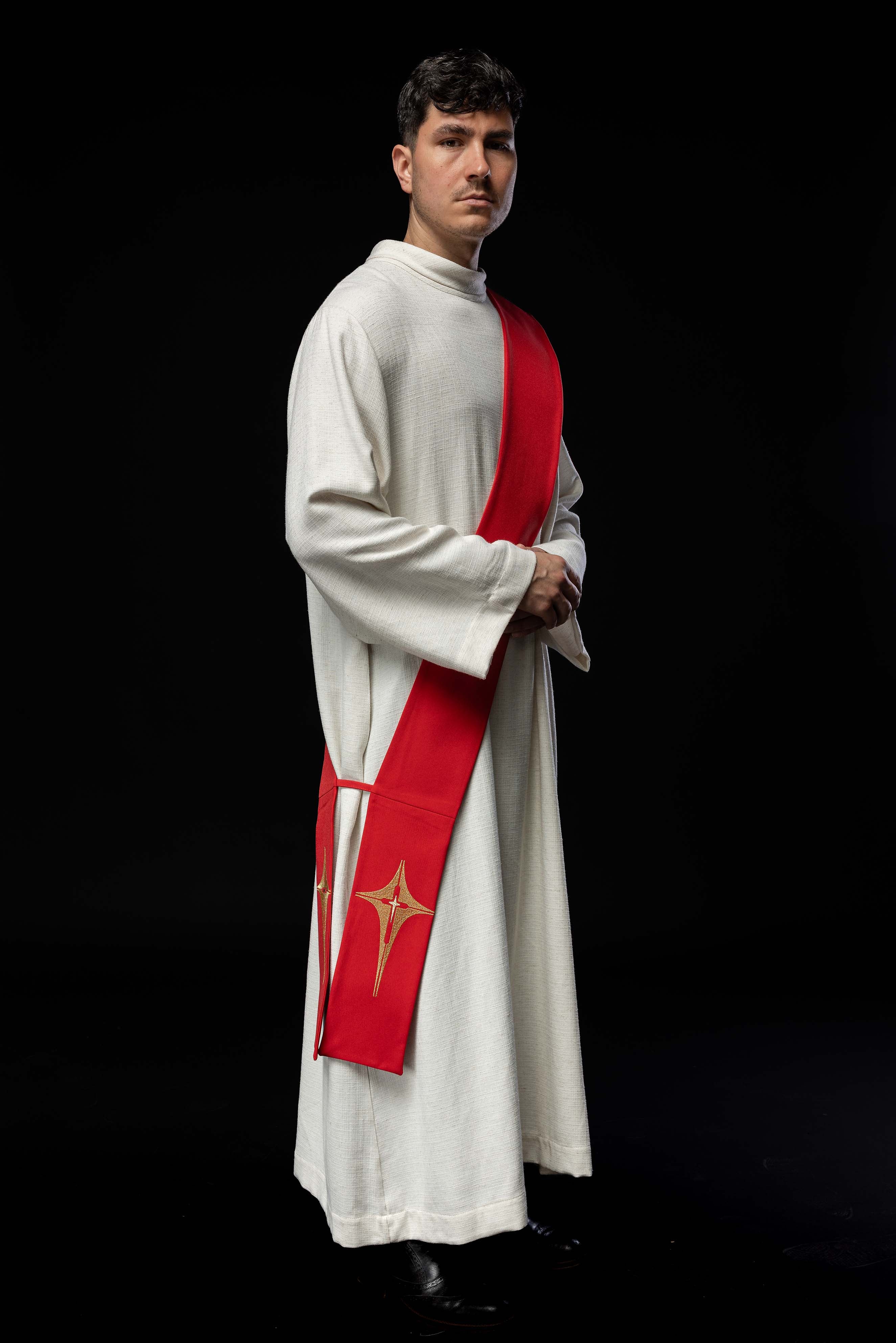 Estola diaconal roja con bordado Cruz