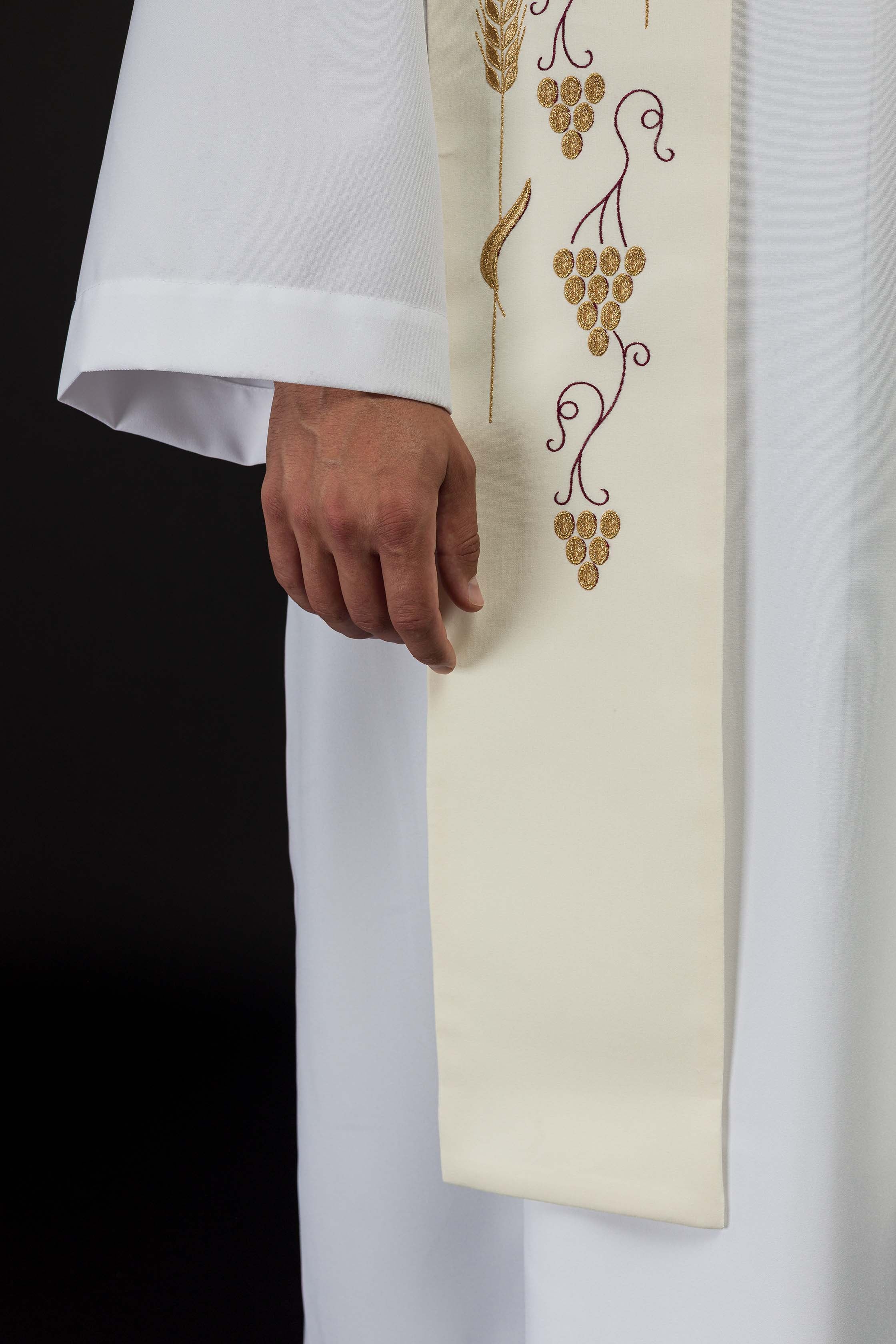 Estola marfil con bordado Cruz y Uvas