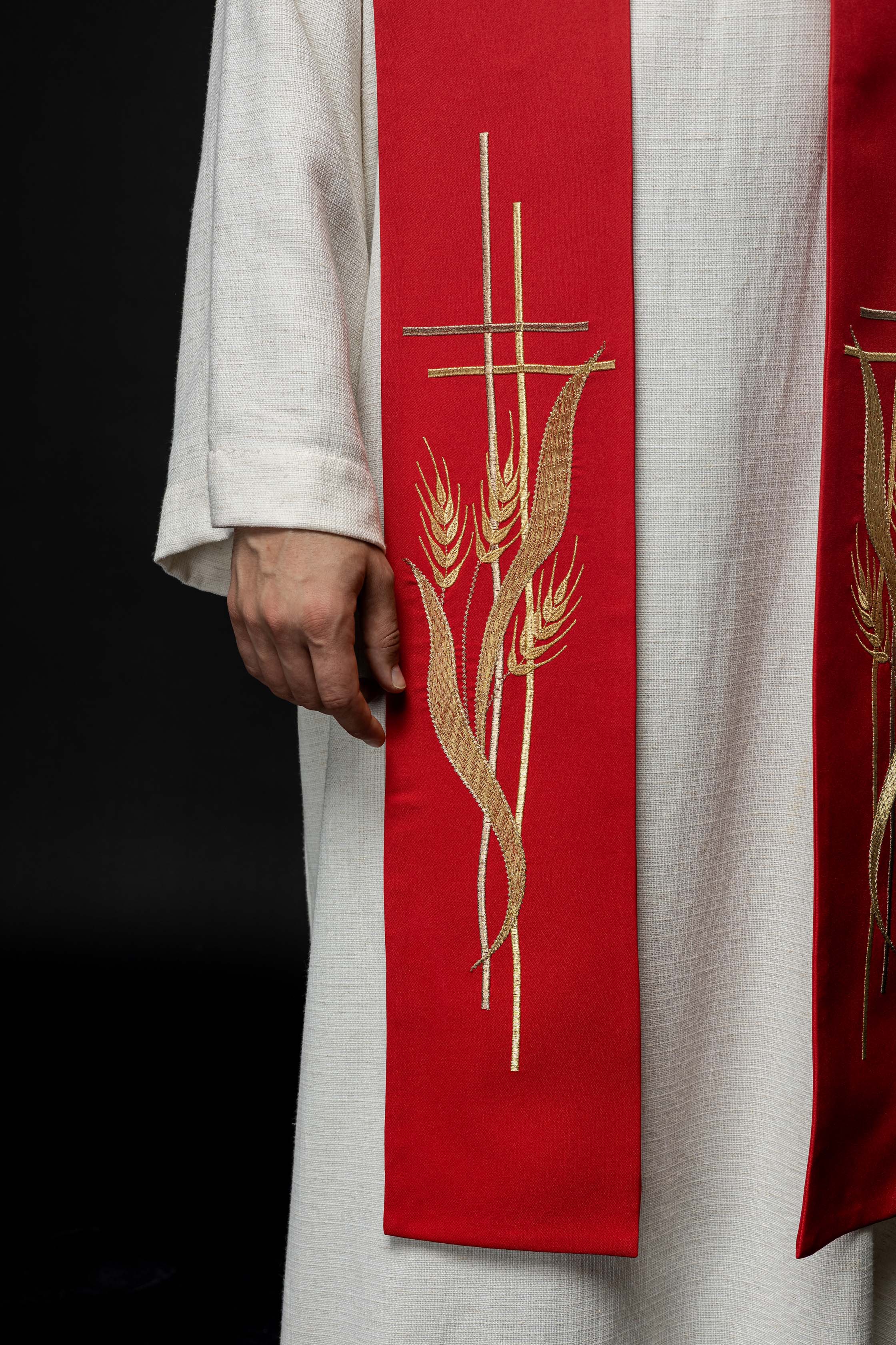 Estola roja con bordado Cruz y Espigas