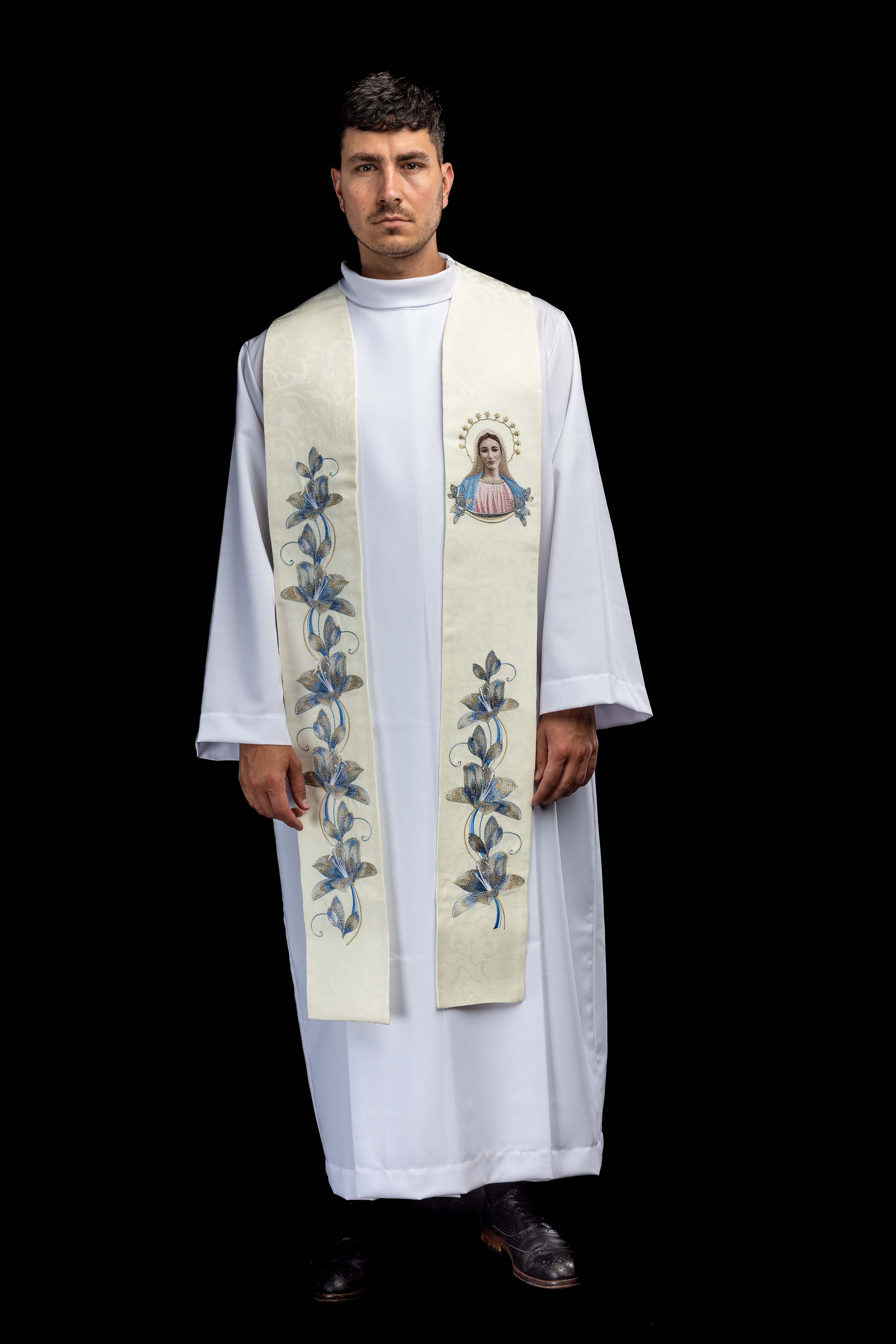Estola bordada con la imagen de Nuestra Señora de Medjugorje