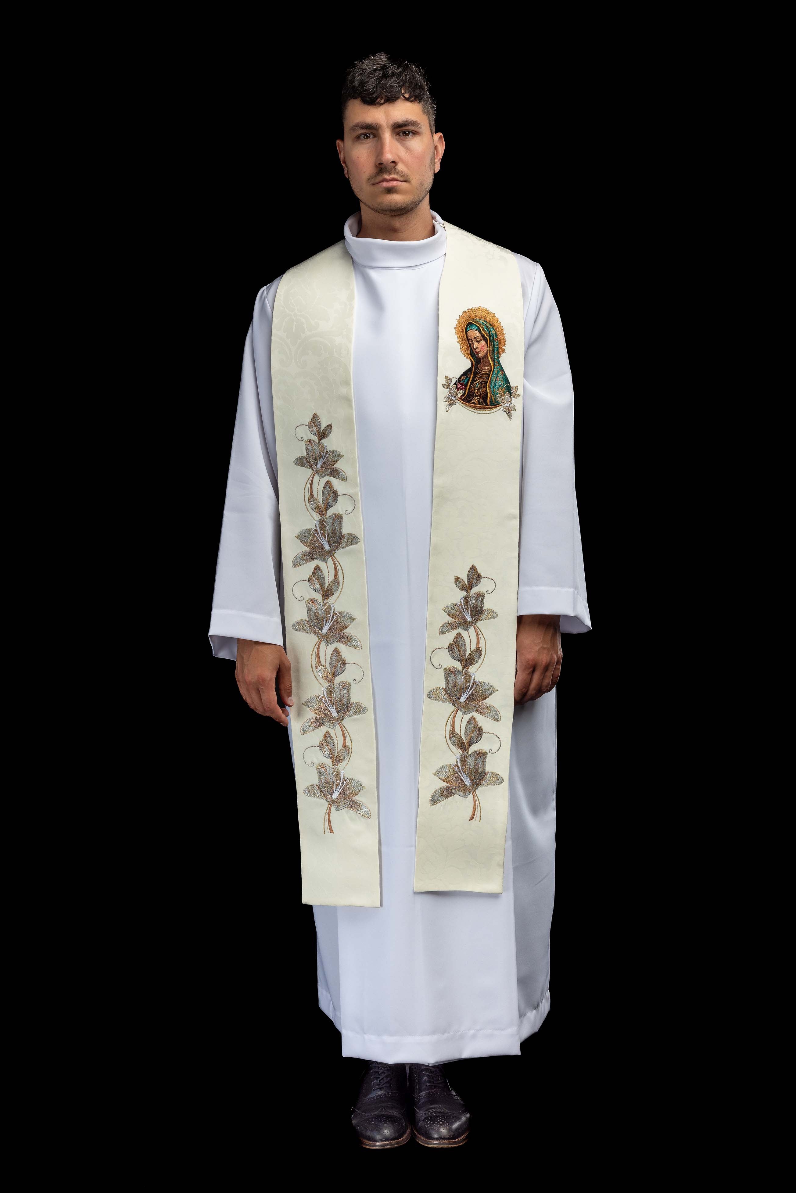 Estola bordada con la imagen de Nuestra Señora de Guadalupe
