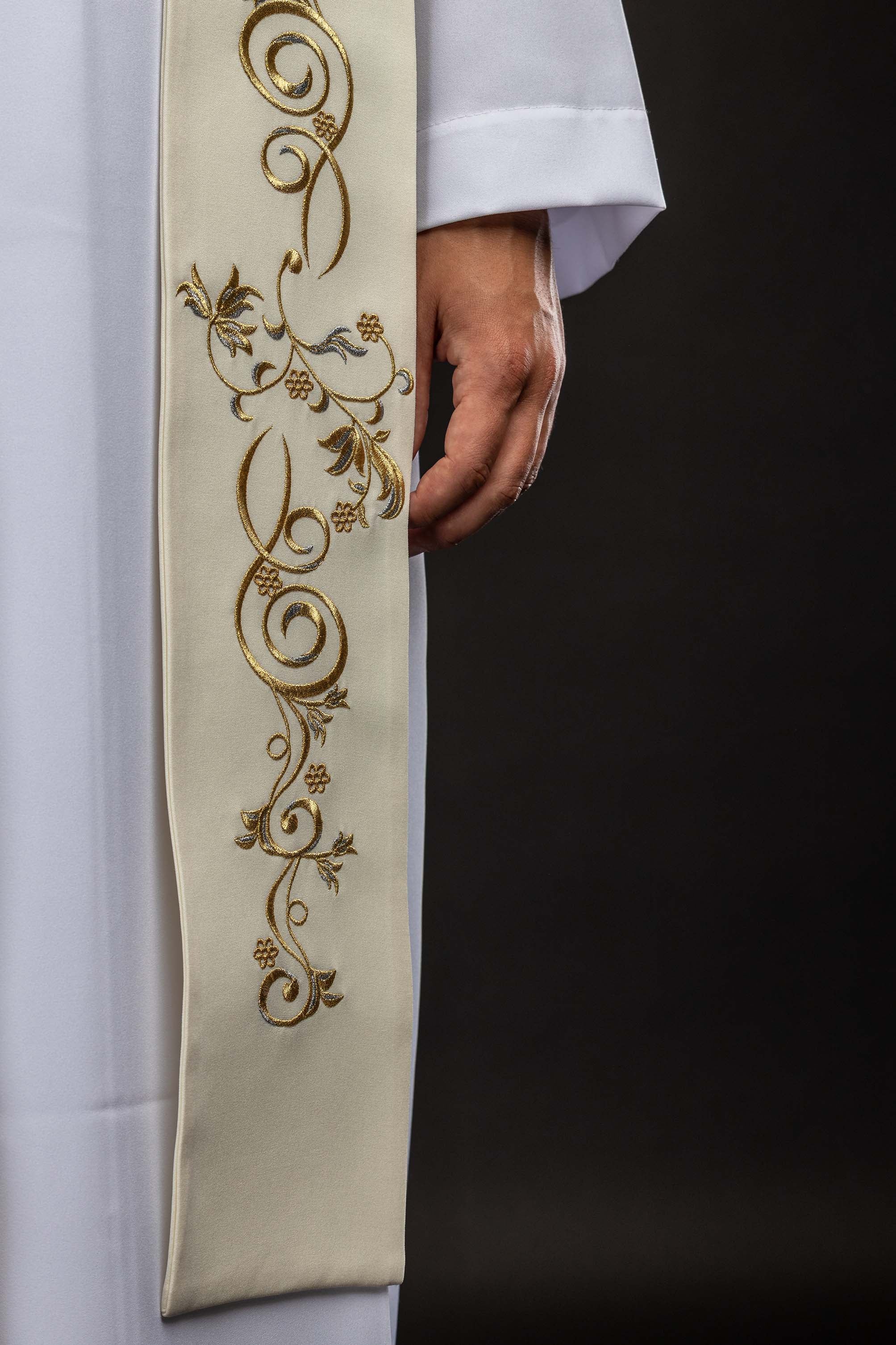Estola bordada con la imagen de Nuestra Señora de Fátima
