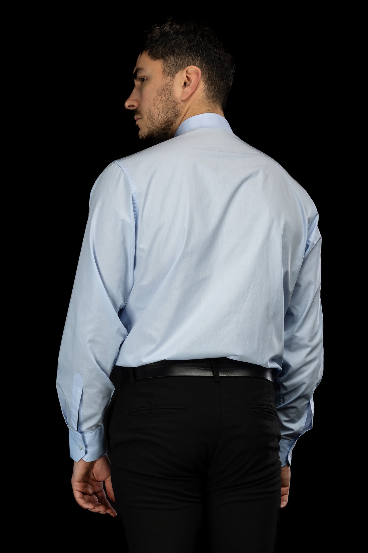Camisa clerical azul de manga larga con alzacuello