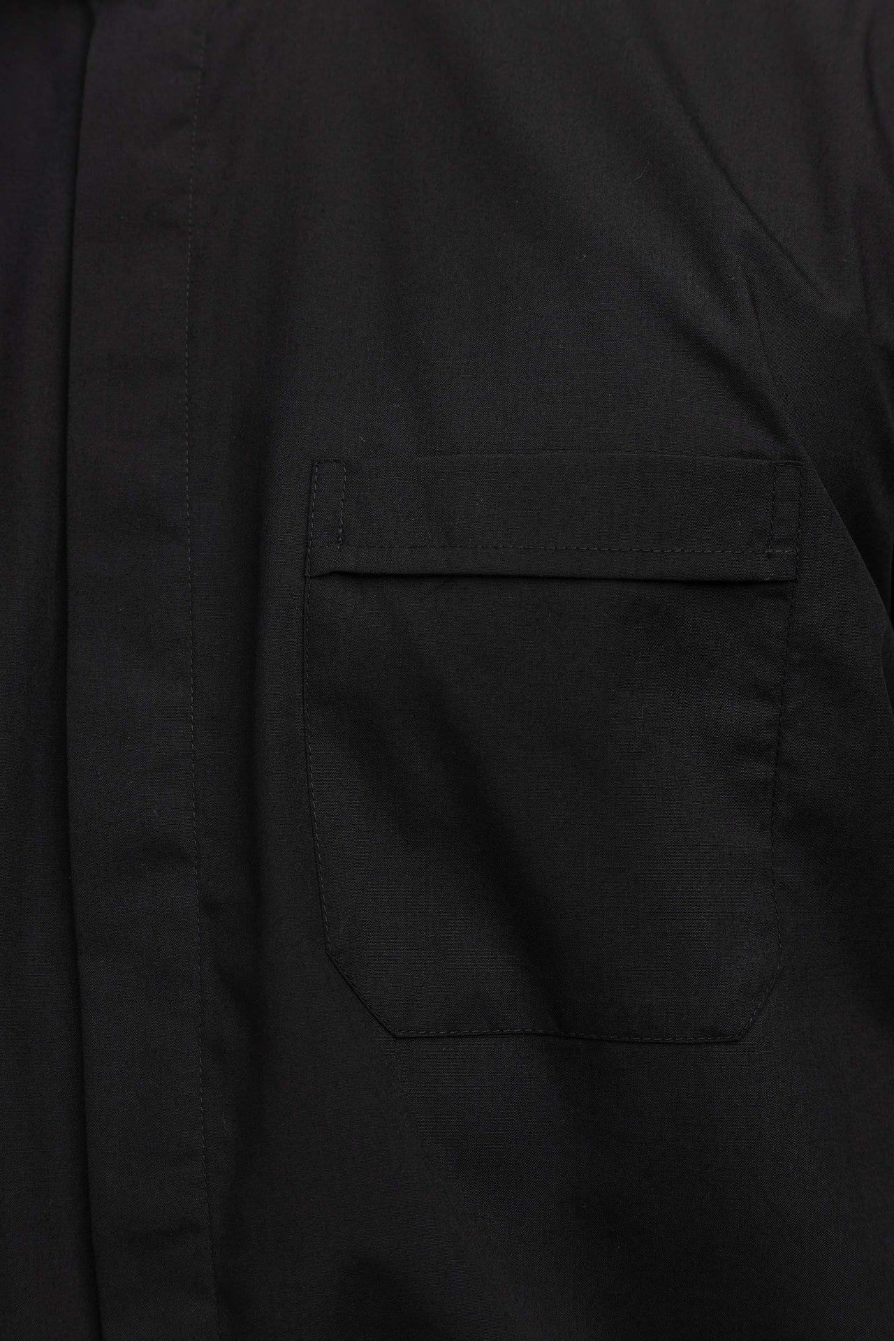 Camisa clerical romana negra de manga corta con alzacuello