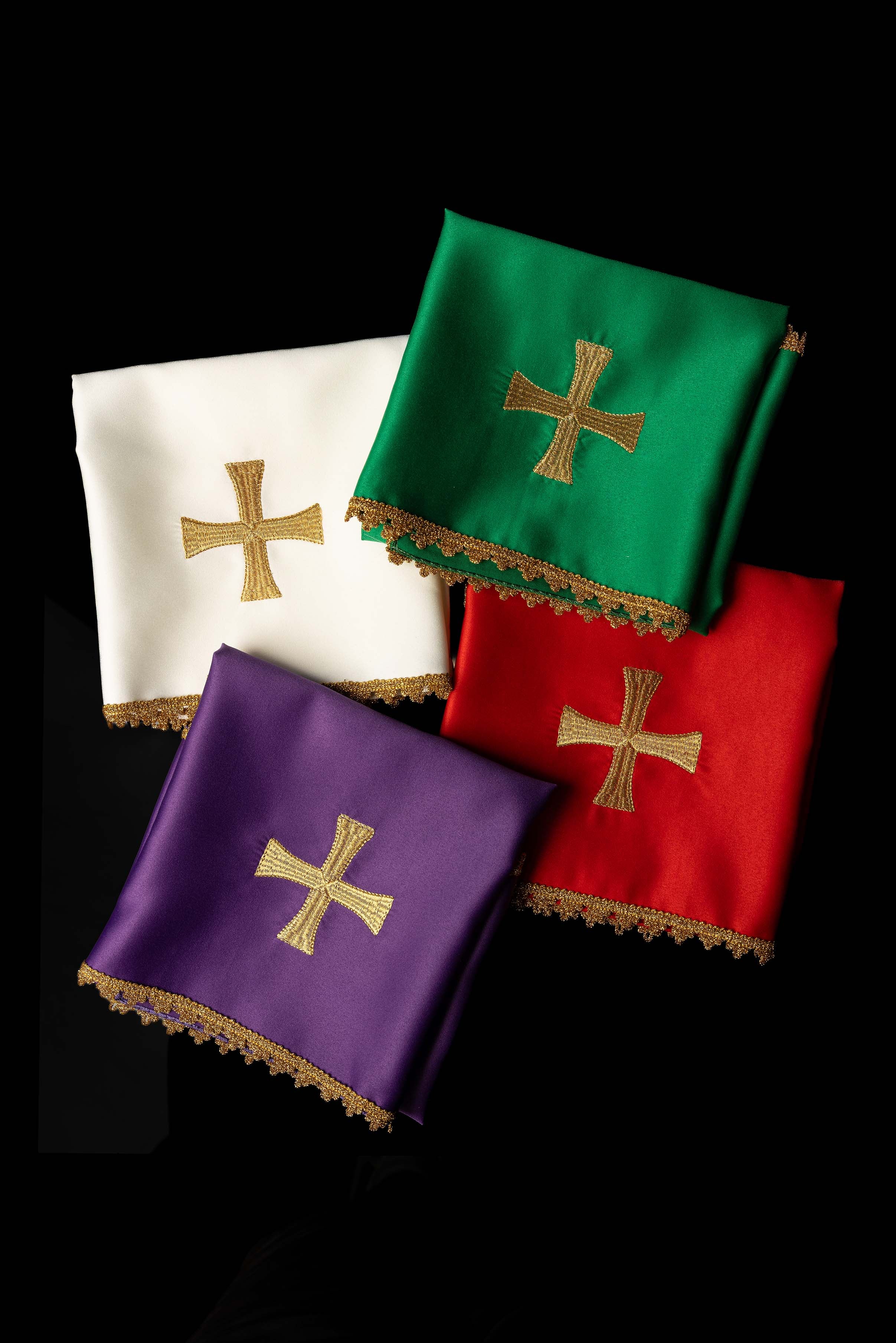 Juego 4 piezas cubre cáliz con bordado Cruz - cuatro colores