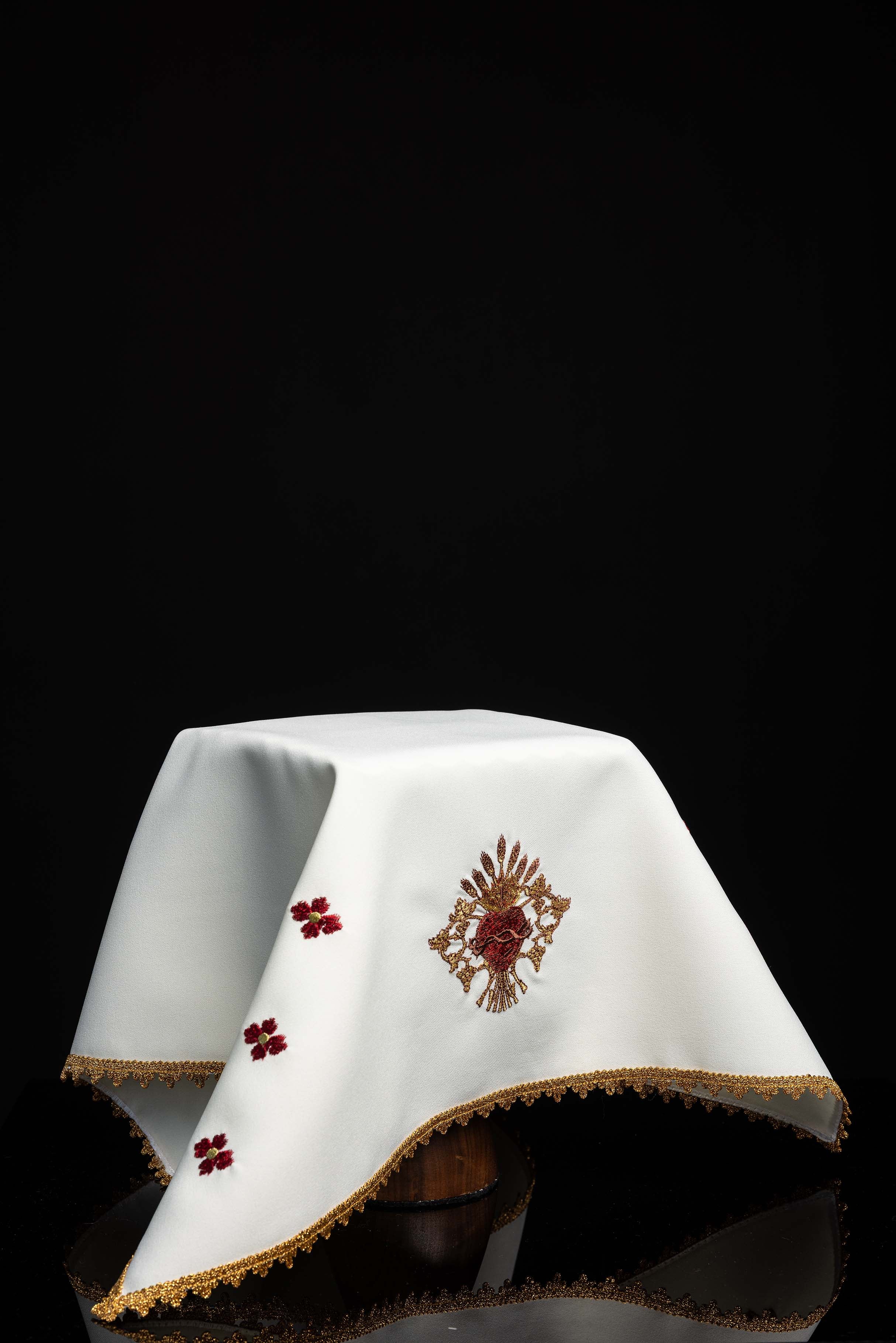Cubre cáliz marfil con bordado Corazón de Jesús