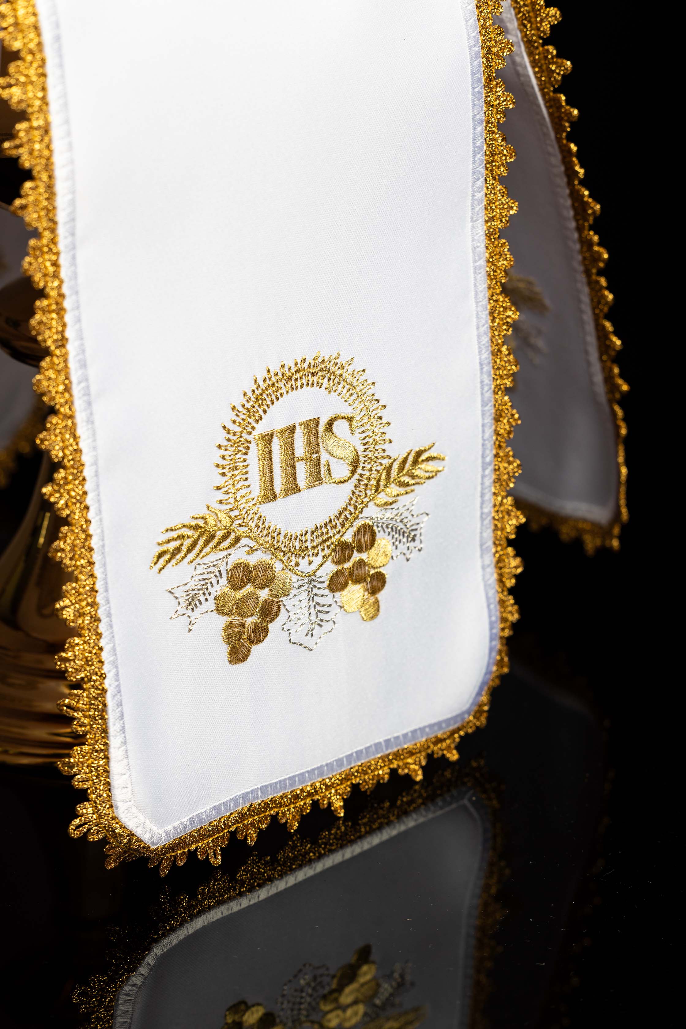 Velo para copón con motivo IHS bordado en dorado