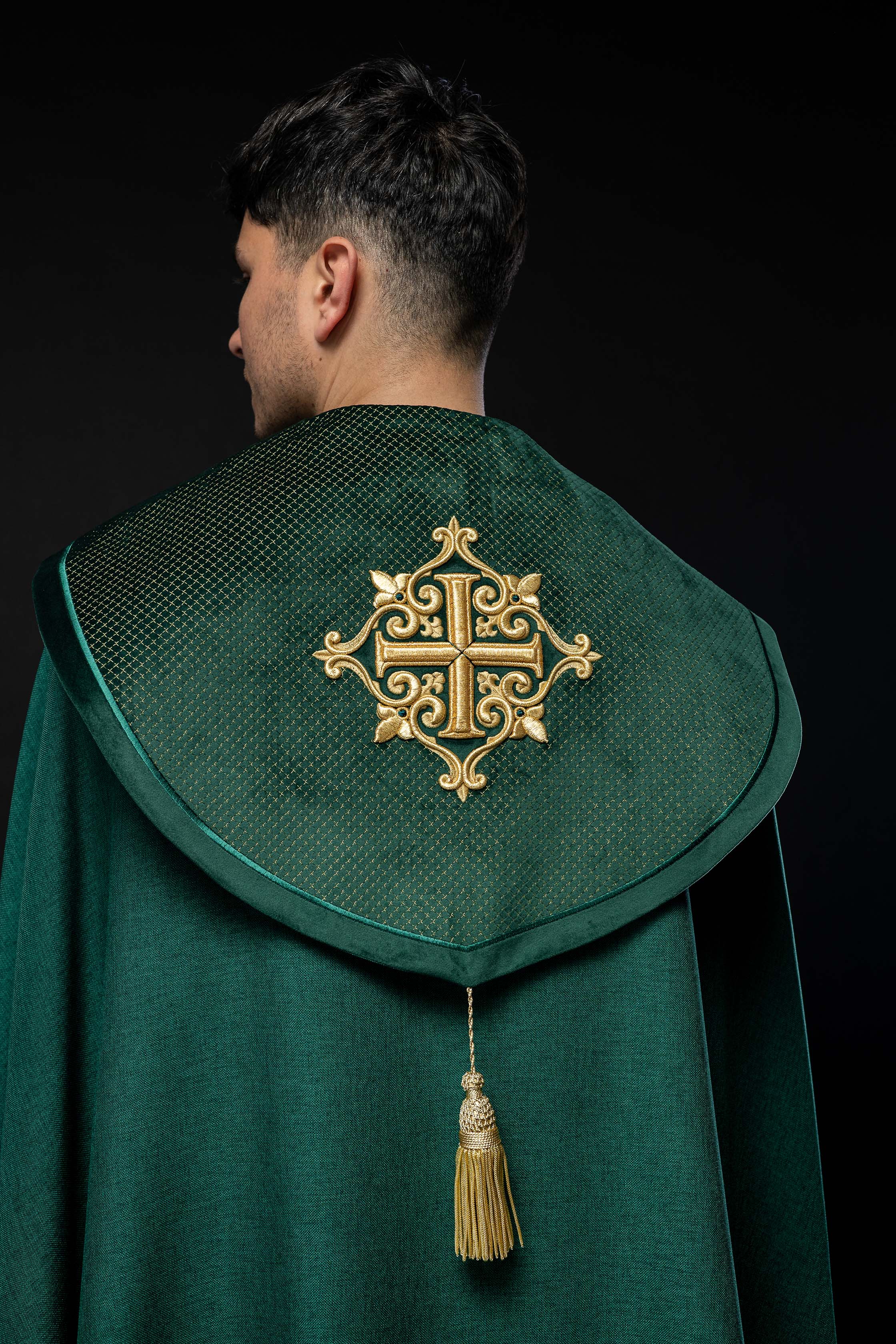 Capa pluvial terciopelo verde con bordado Cruces