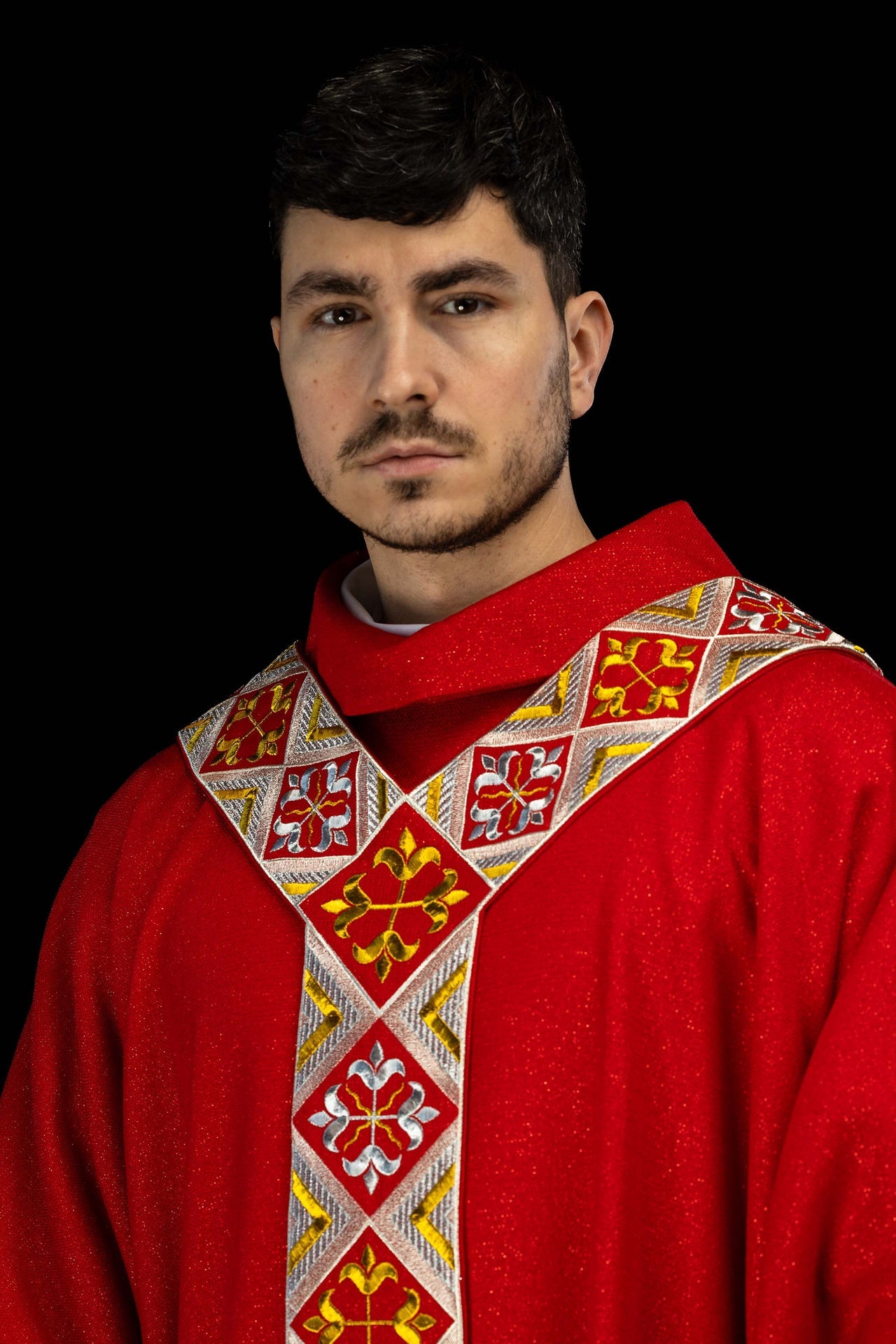 Haftowany pas na ornat w zestawie z ornatem czerwony - ORNATY.PL