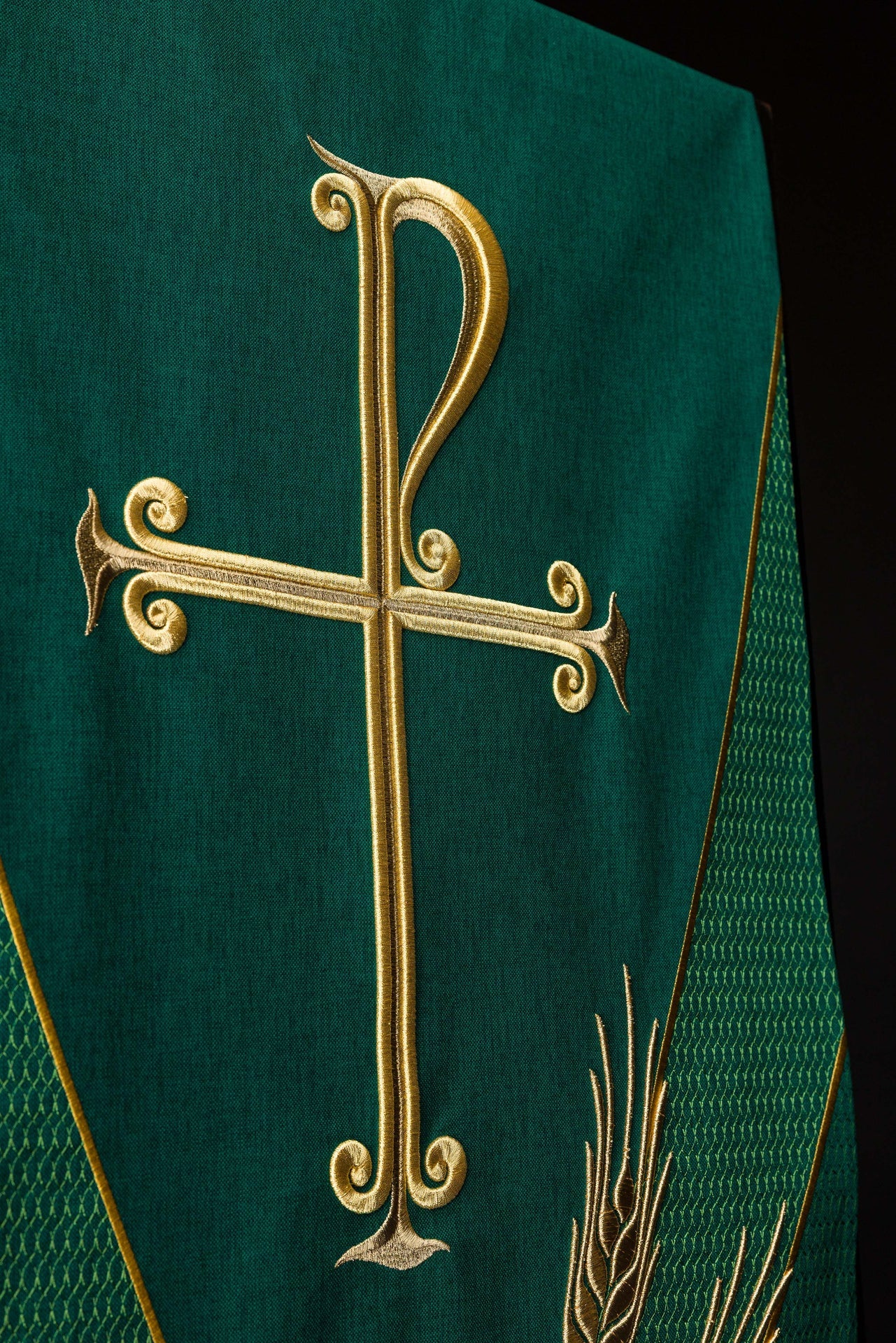 Mantel para ambón con bordado PAX en color verde