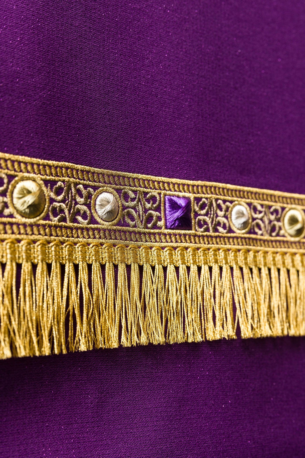 Mantel para ambón con bordado de Adviento en color violeta