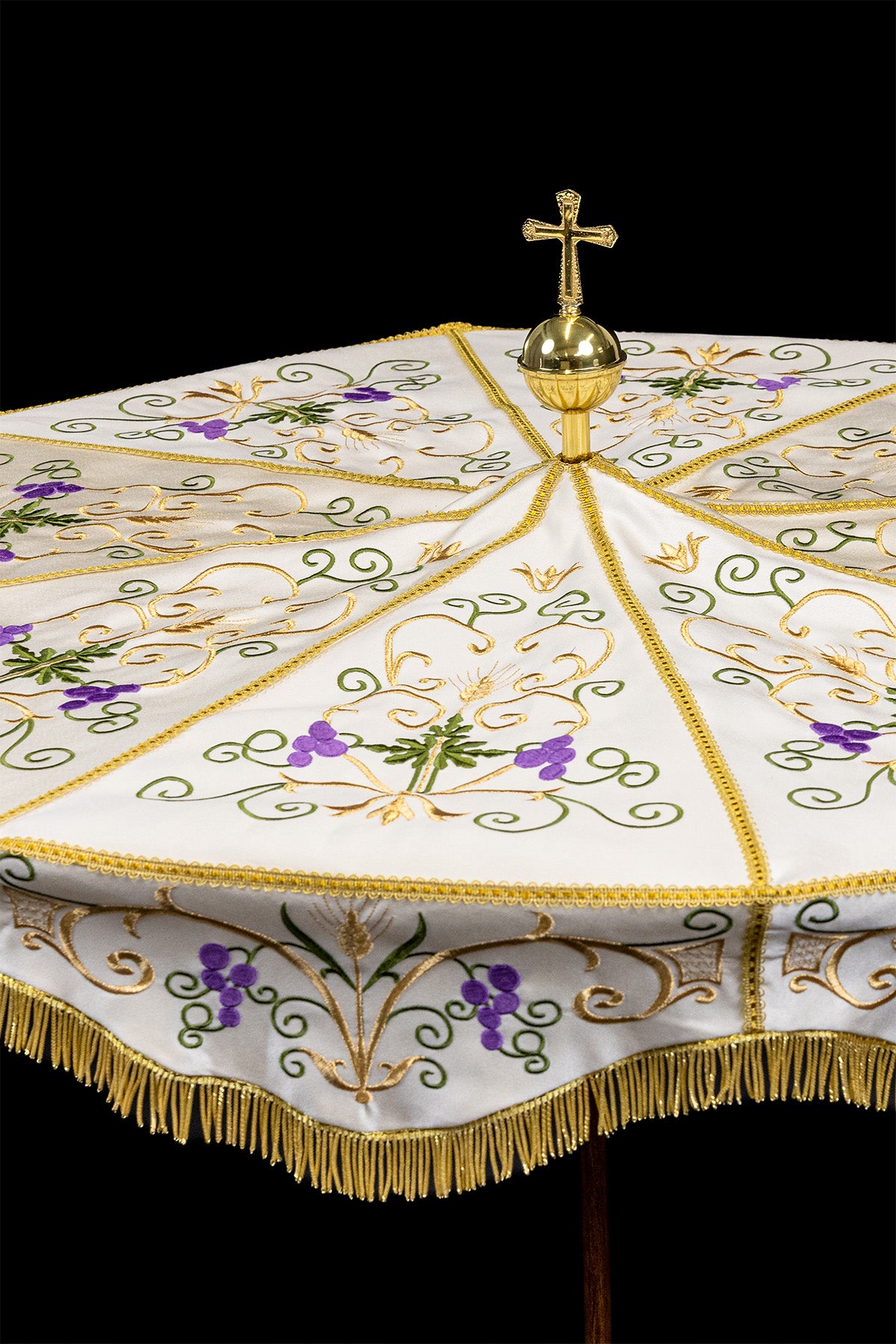 Paraguas procesional marfil para sacerdote bordado dorado