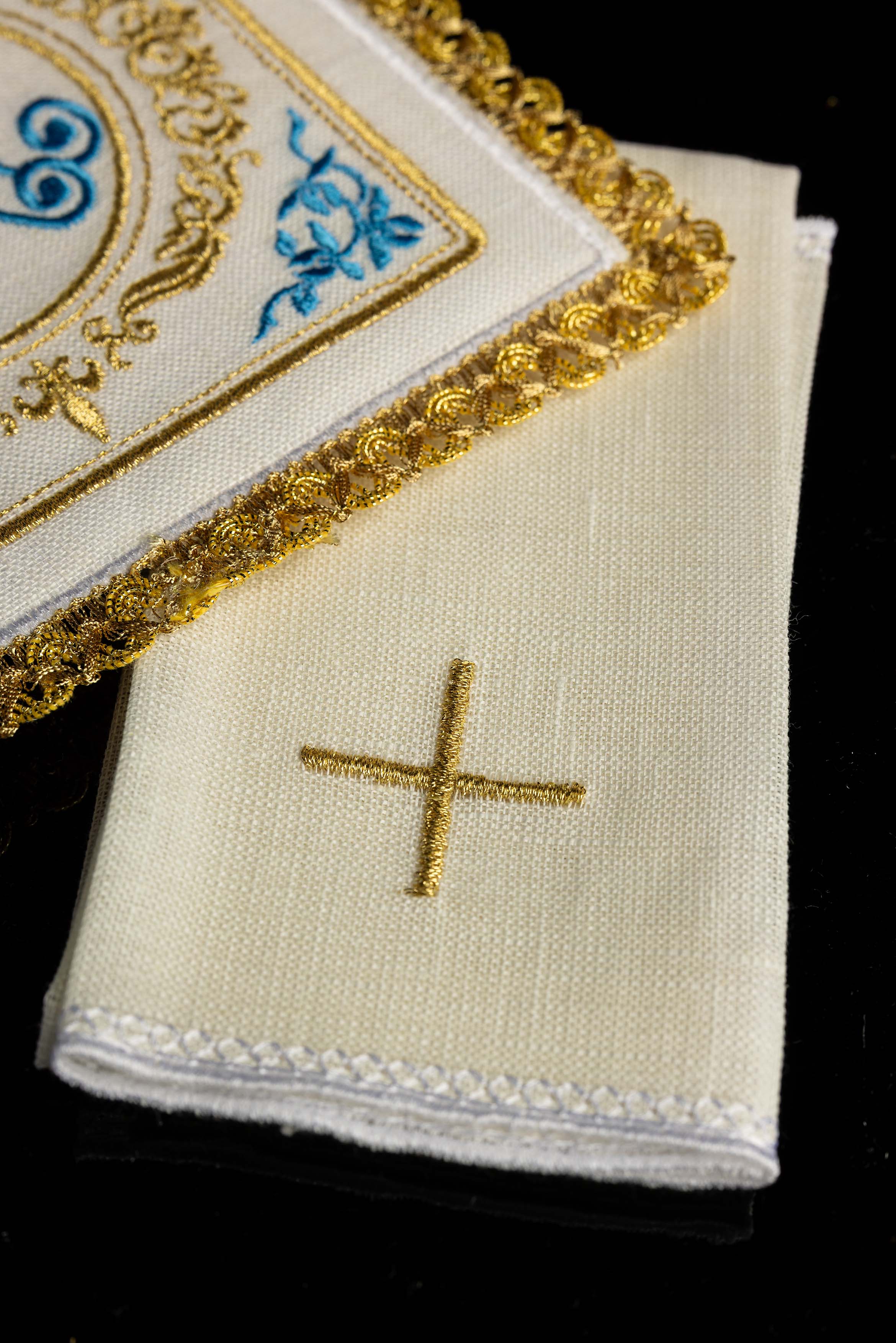 Juego de altar lino con motivo mariano