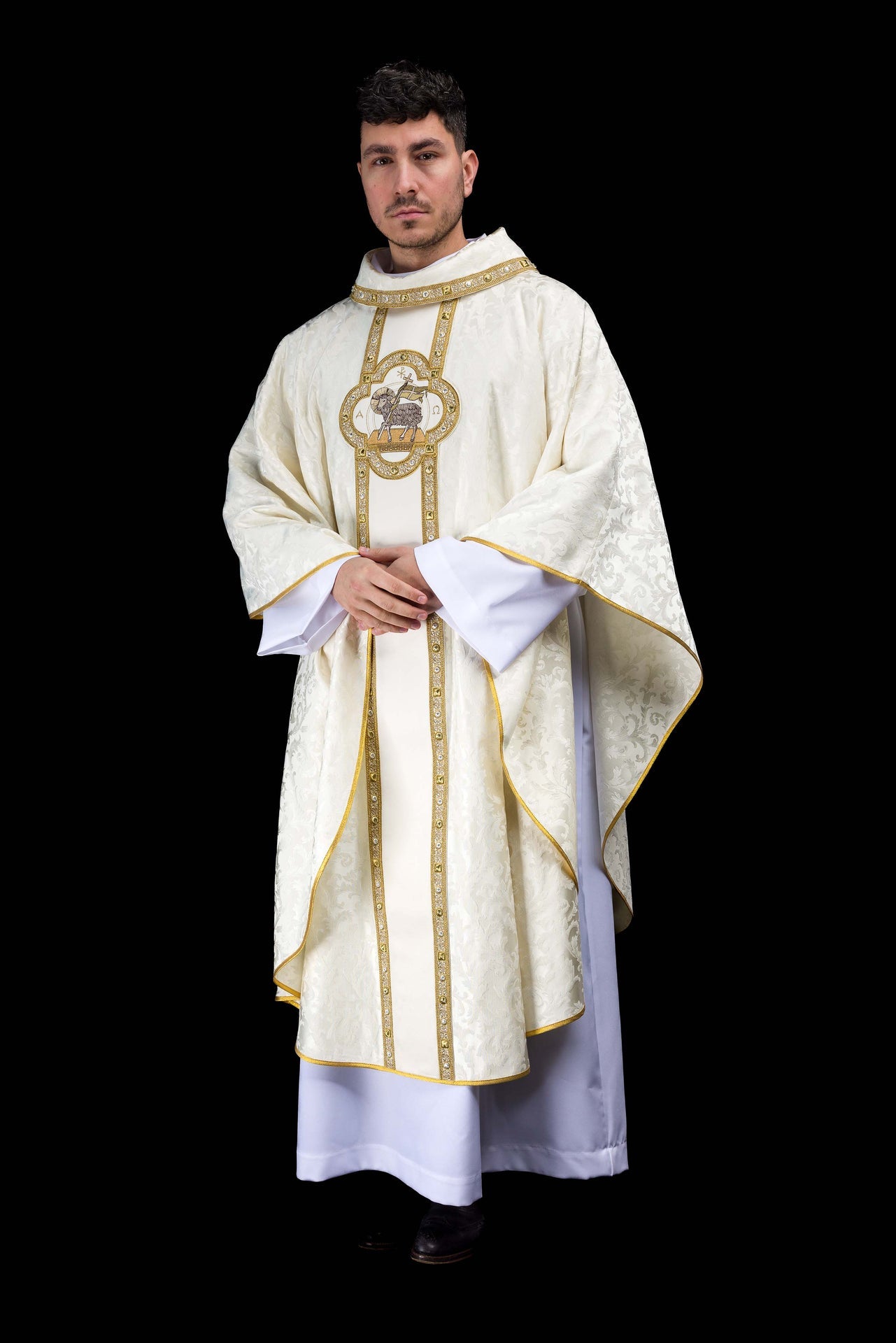 Casulla con cíngulo y bordado del Cordero Pascual sobre tejido jacquard