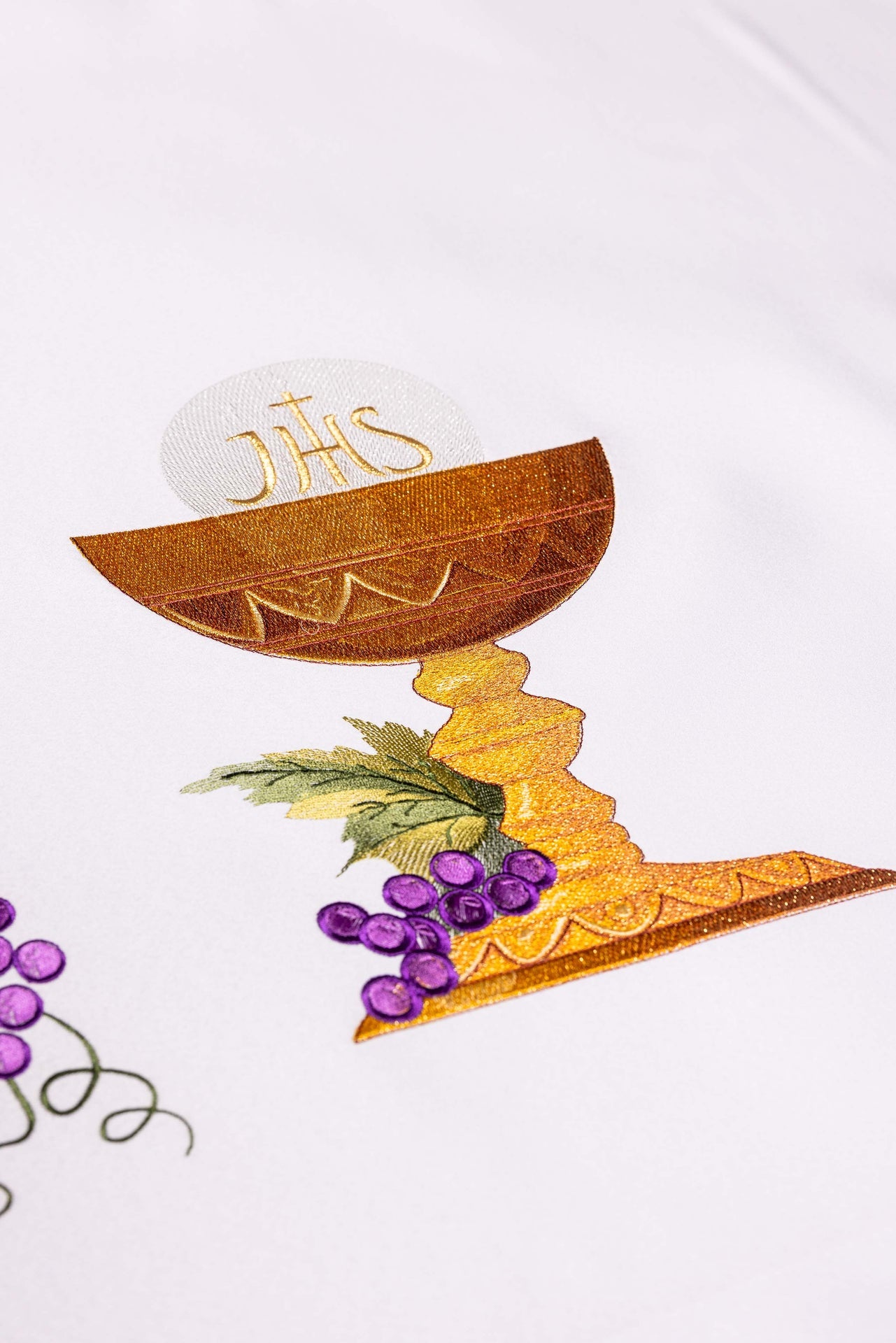 Obrus ołtarzowy z haftowanym symbolem kielicha - ORNATY.PL