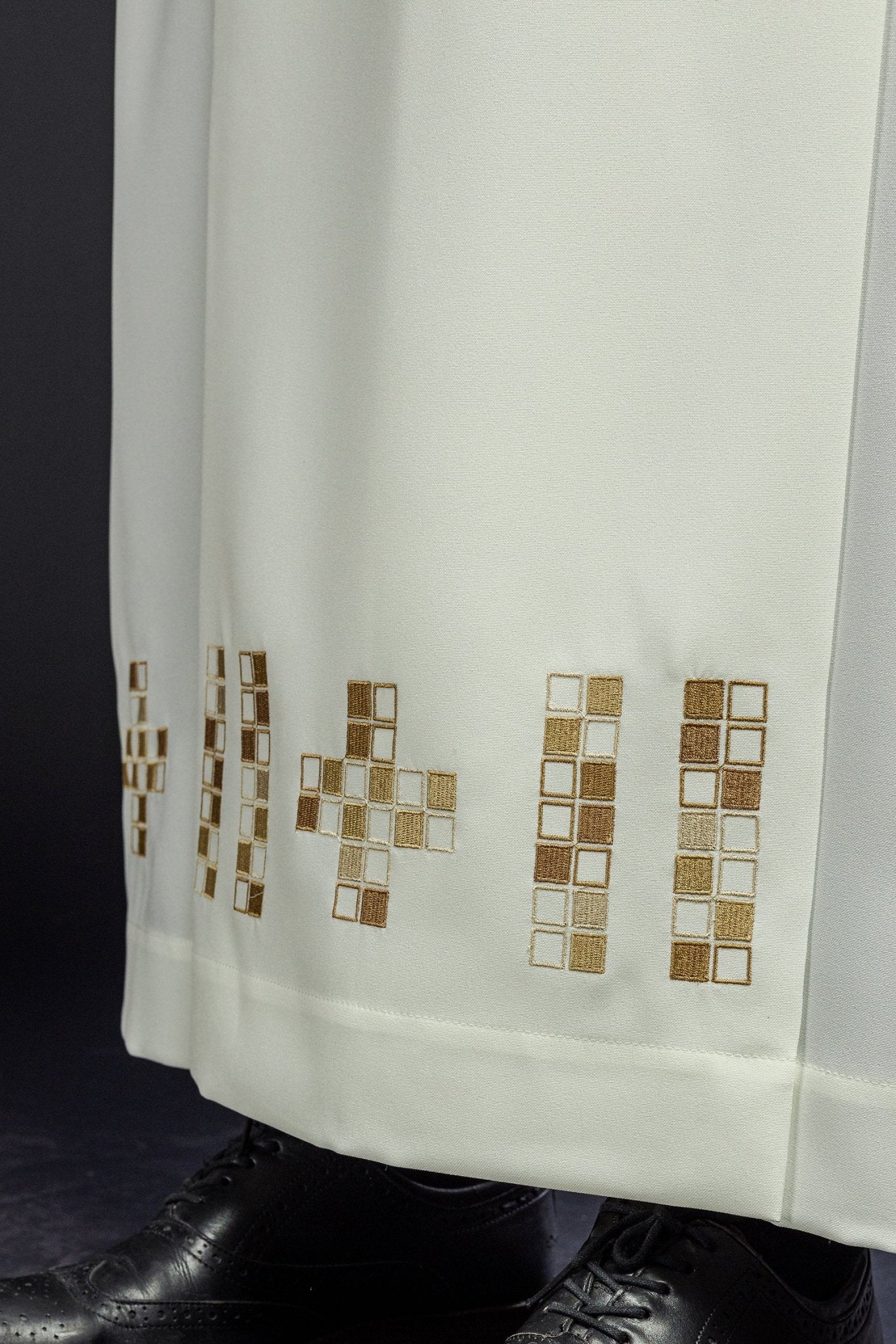 Alba con mosaico bordado Cruces crudo S - 6051 - 05 145cm/176cm - CASULLAS.ES