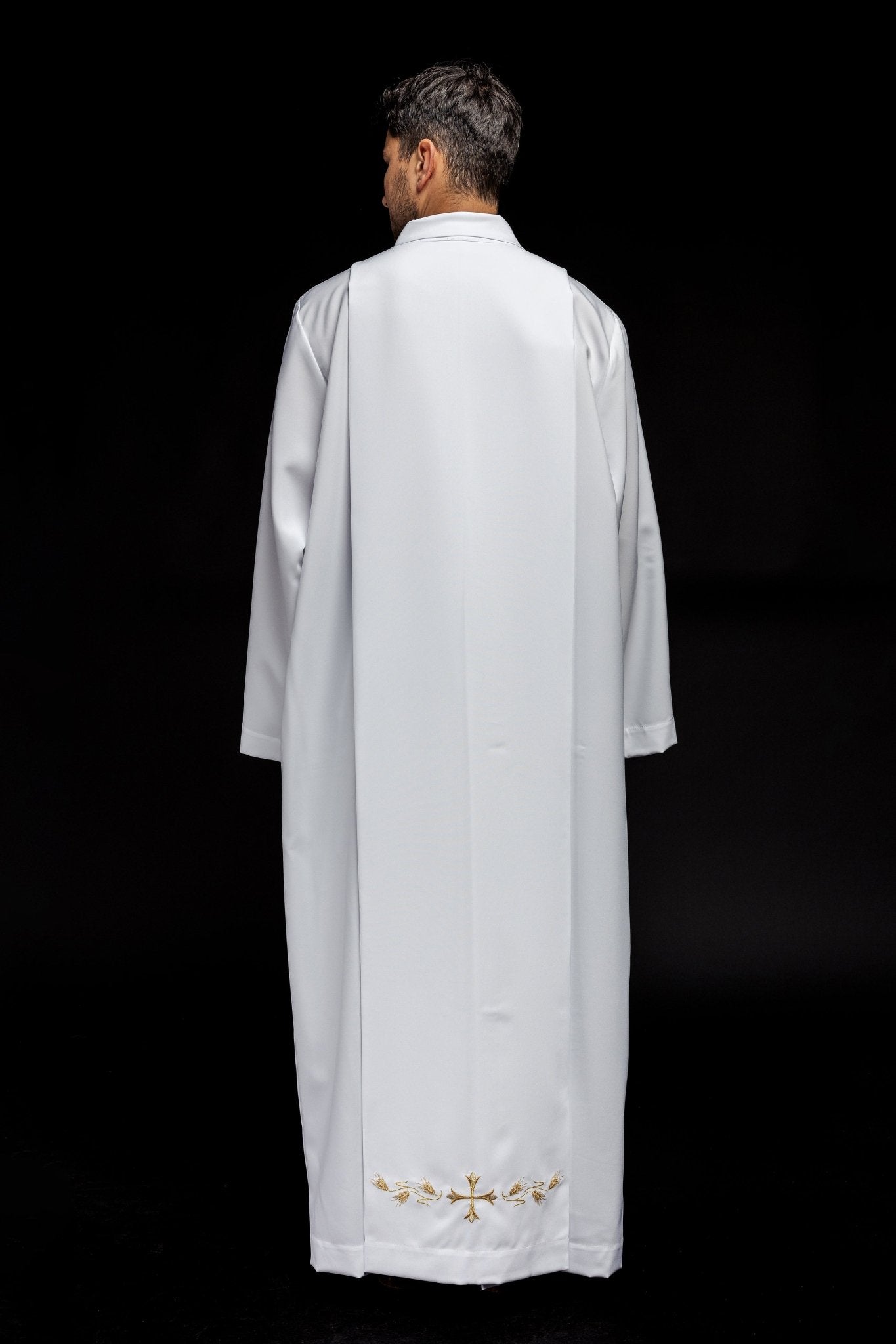 Alba lisa blanca con cuello redondo y cruz bordado KAB/004/04/12 135cm/164cm - CASULLAS.ES