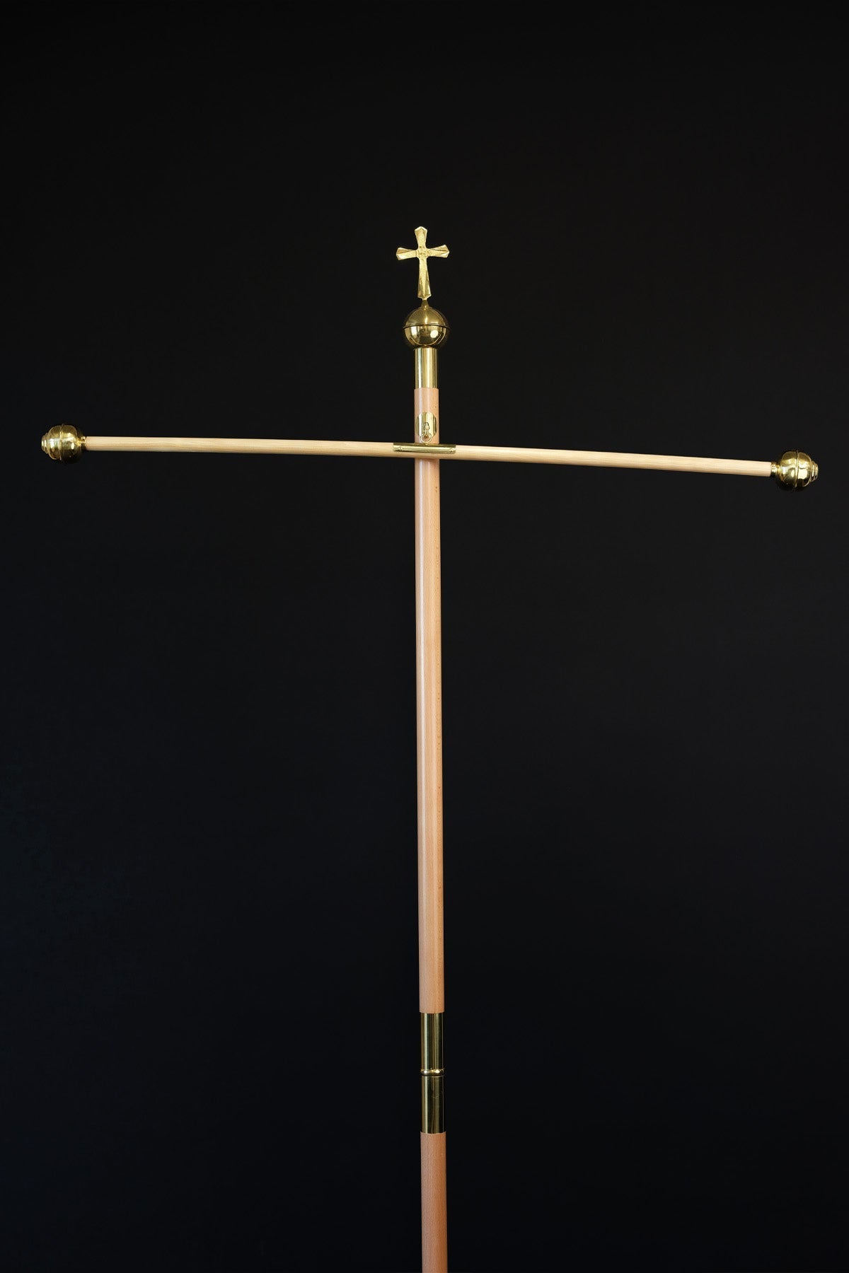 Asta de madera clara para estandarte litúrgico DRZEWIEC DO CHORĄGWI - CASULLAS.ES