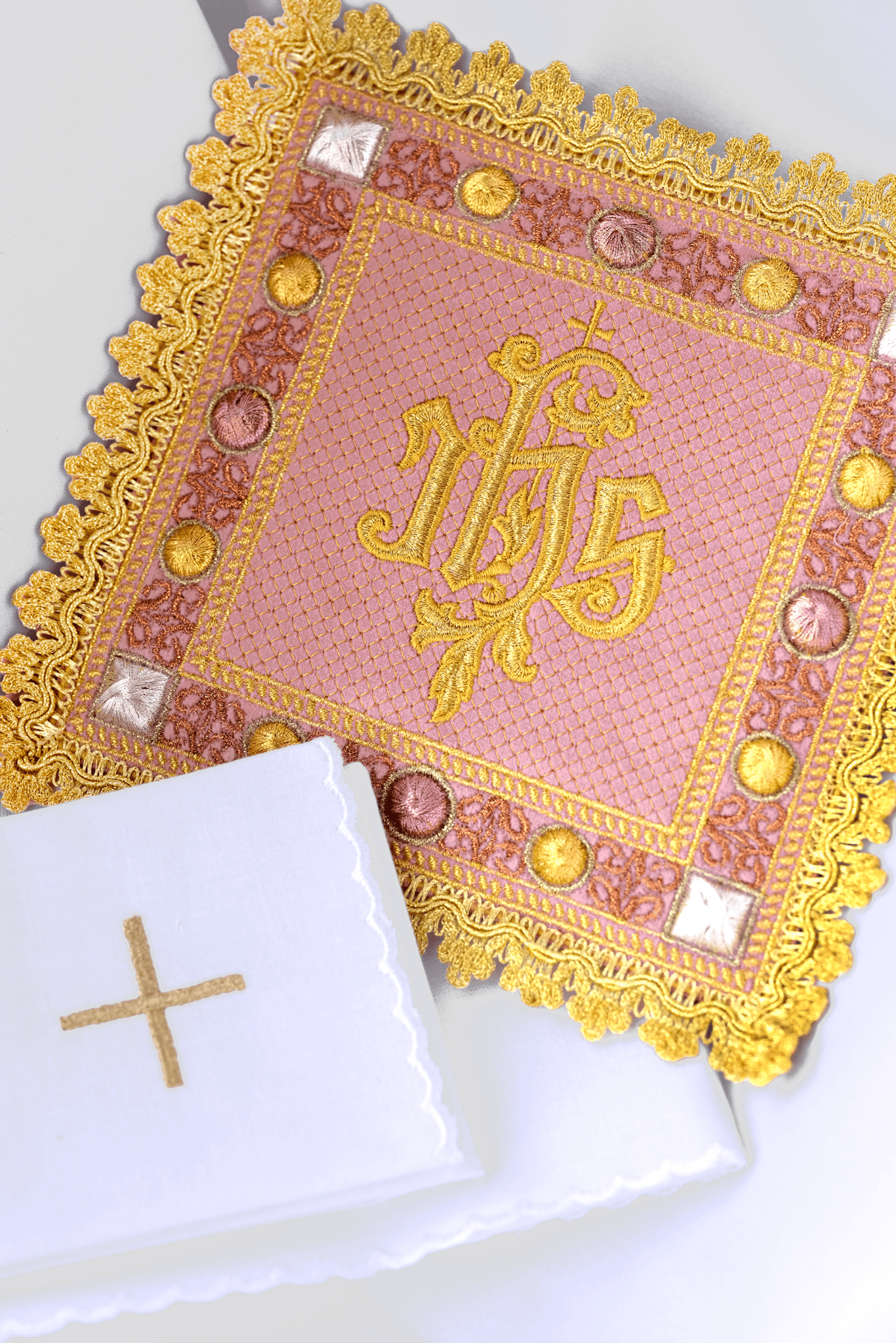 Cáliz de terciopelo engastado en rosa con el símbolo IHS bordado S - 5567 - C5 - CASULLAS.ES
