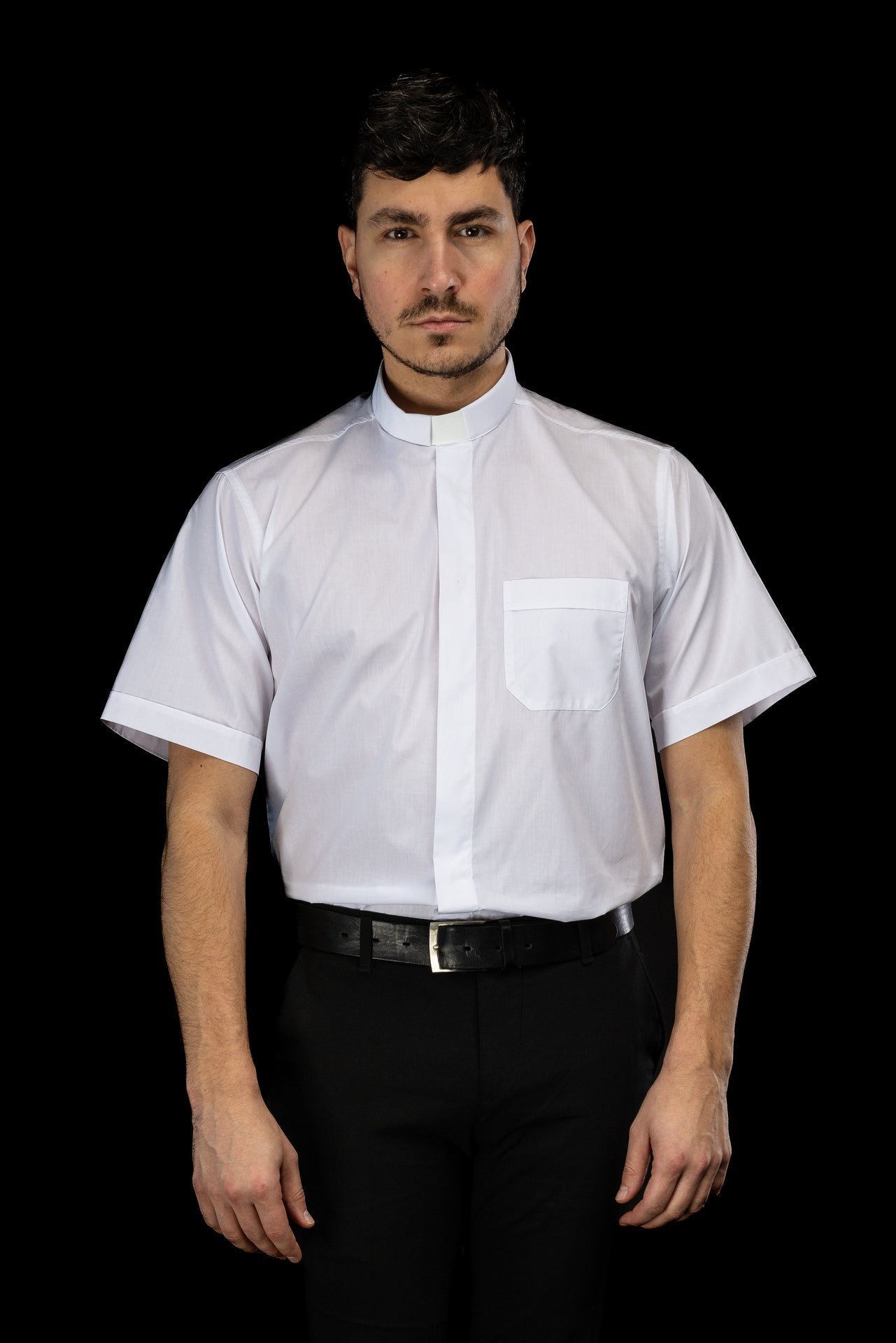 Camisa clerical blanca de manga corta con alzacuello KSZ/002/211/KR/38 - CASULLAS.ES