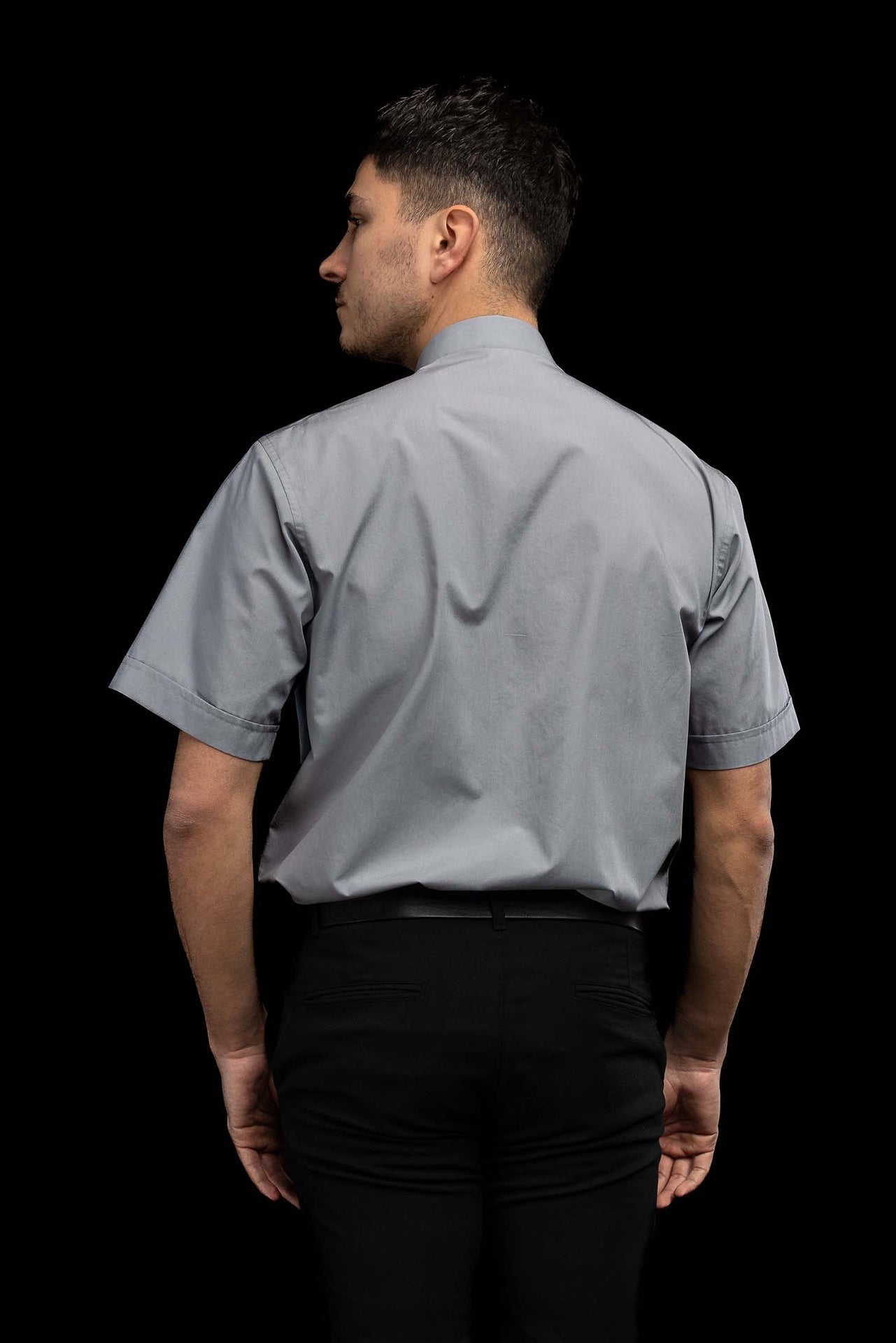 Camisa clerical gris claro de manga corta con alzacuello KSZ/002/220/KR/38 - CASULLAS.ES