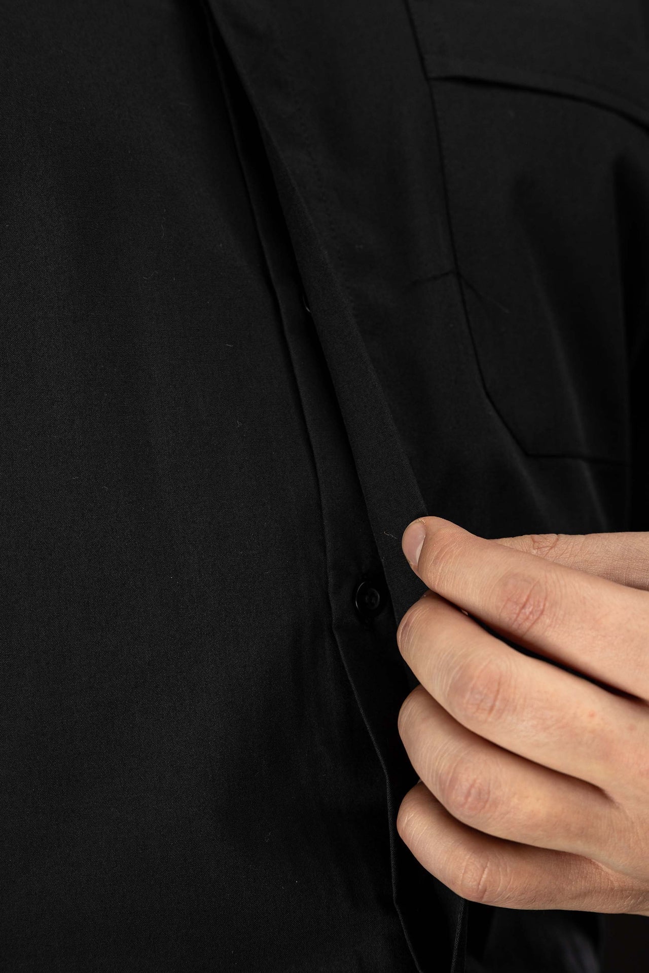 Camisa clerical romana negra de manga larga con alzacuello KSZ/003/214/DR/38 - CASULLAS.ES