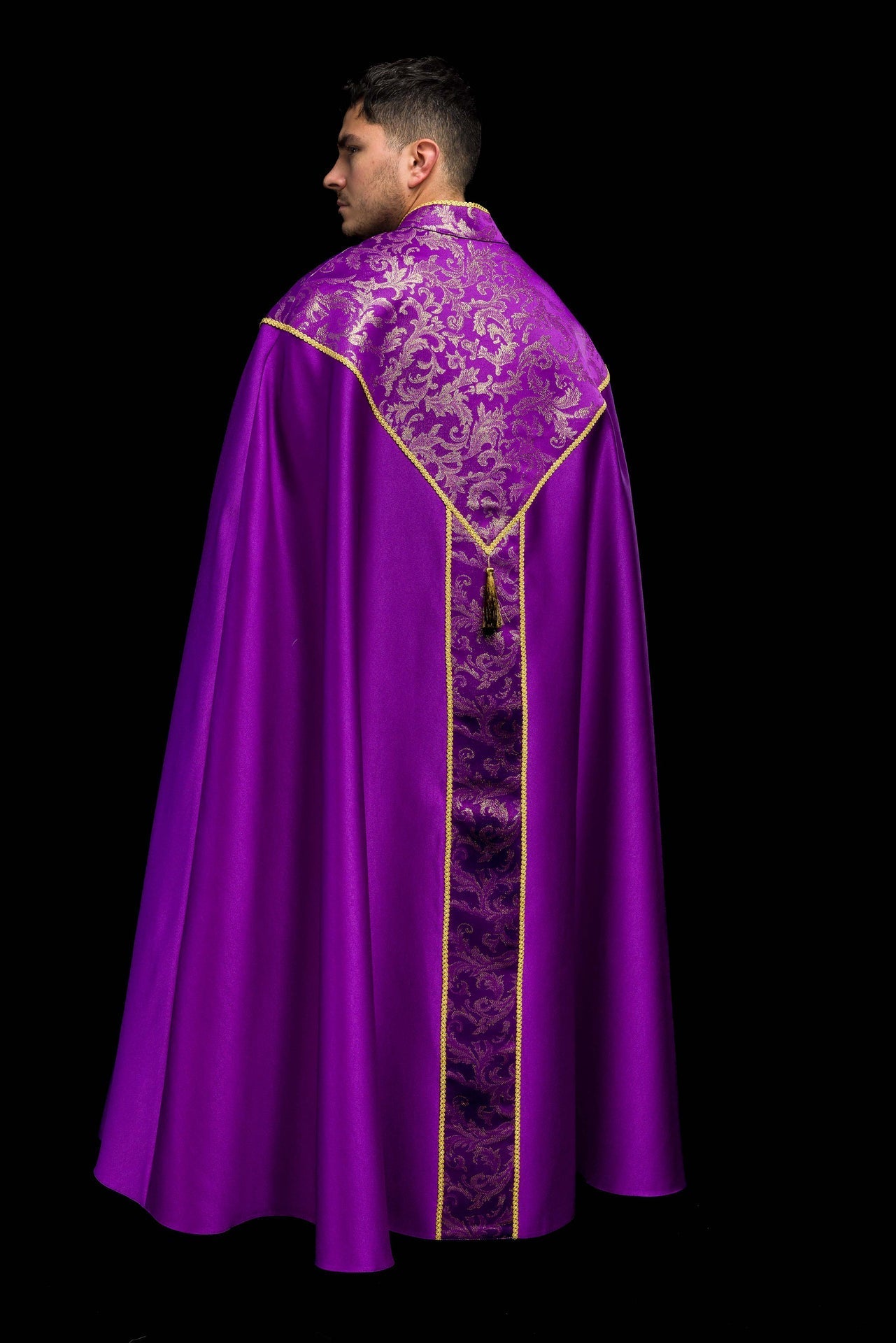 Capa bordada decorada con tejido jacquard morado KKP/162/03/20 145cm - CASULLAS.ES