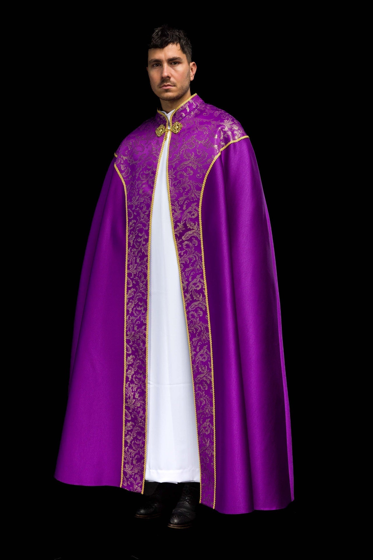 Capa bordada decorada con tejido jacquard morado KKP/162/03/20 145cm - CASULLAS.ES