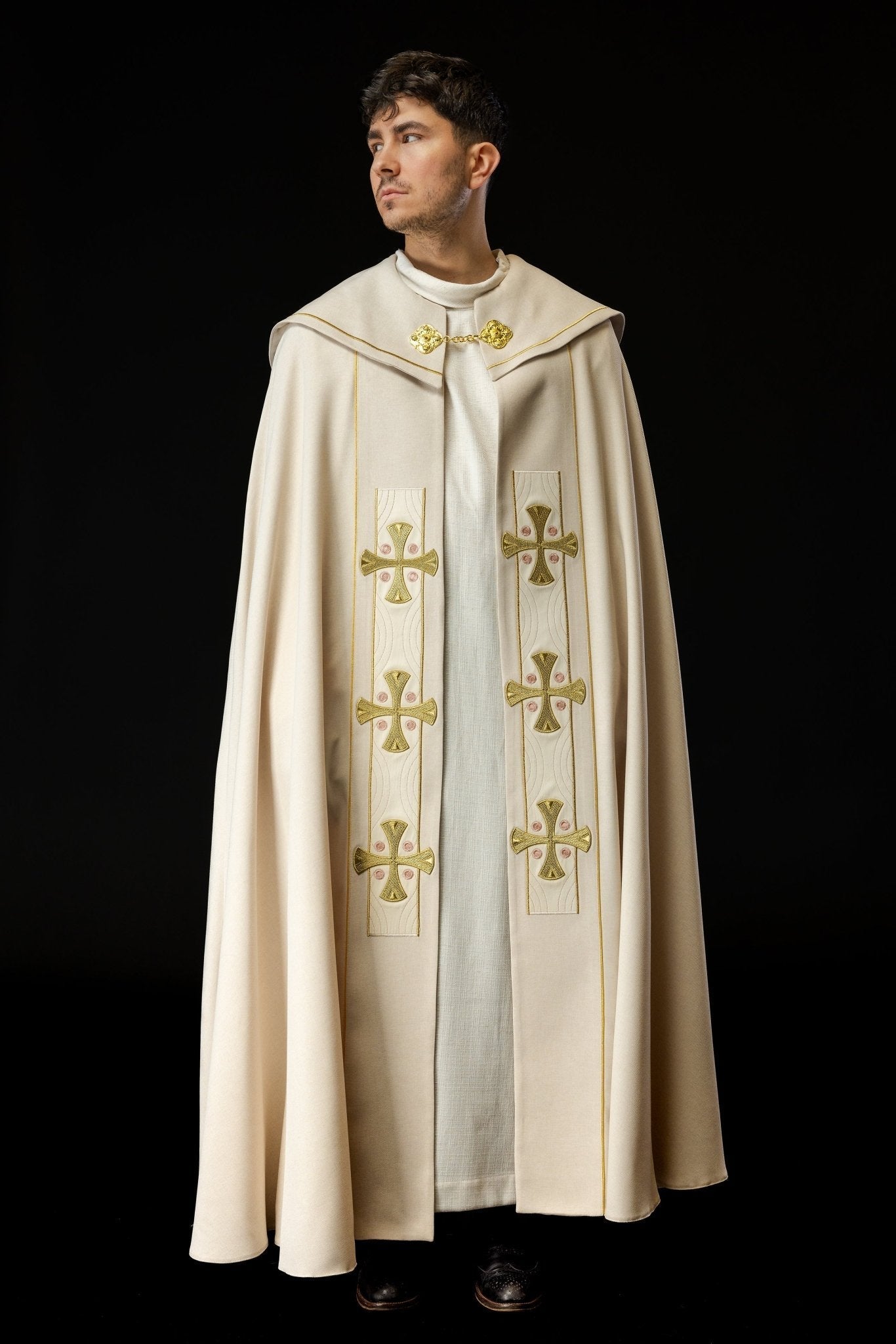 Capa con cruces doradas bordadas y terciopelo ecru S - 3068 - 05 - 70 150cm - CASULLAS.ES
