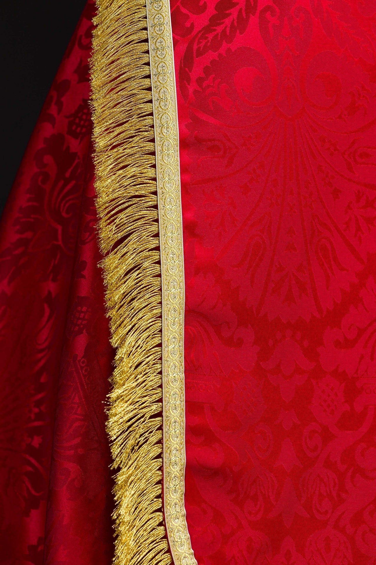 Capa pluvial romana de tejido jacquard lisa roja KKP/159/02/83 145cm - CASULLAS.ES