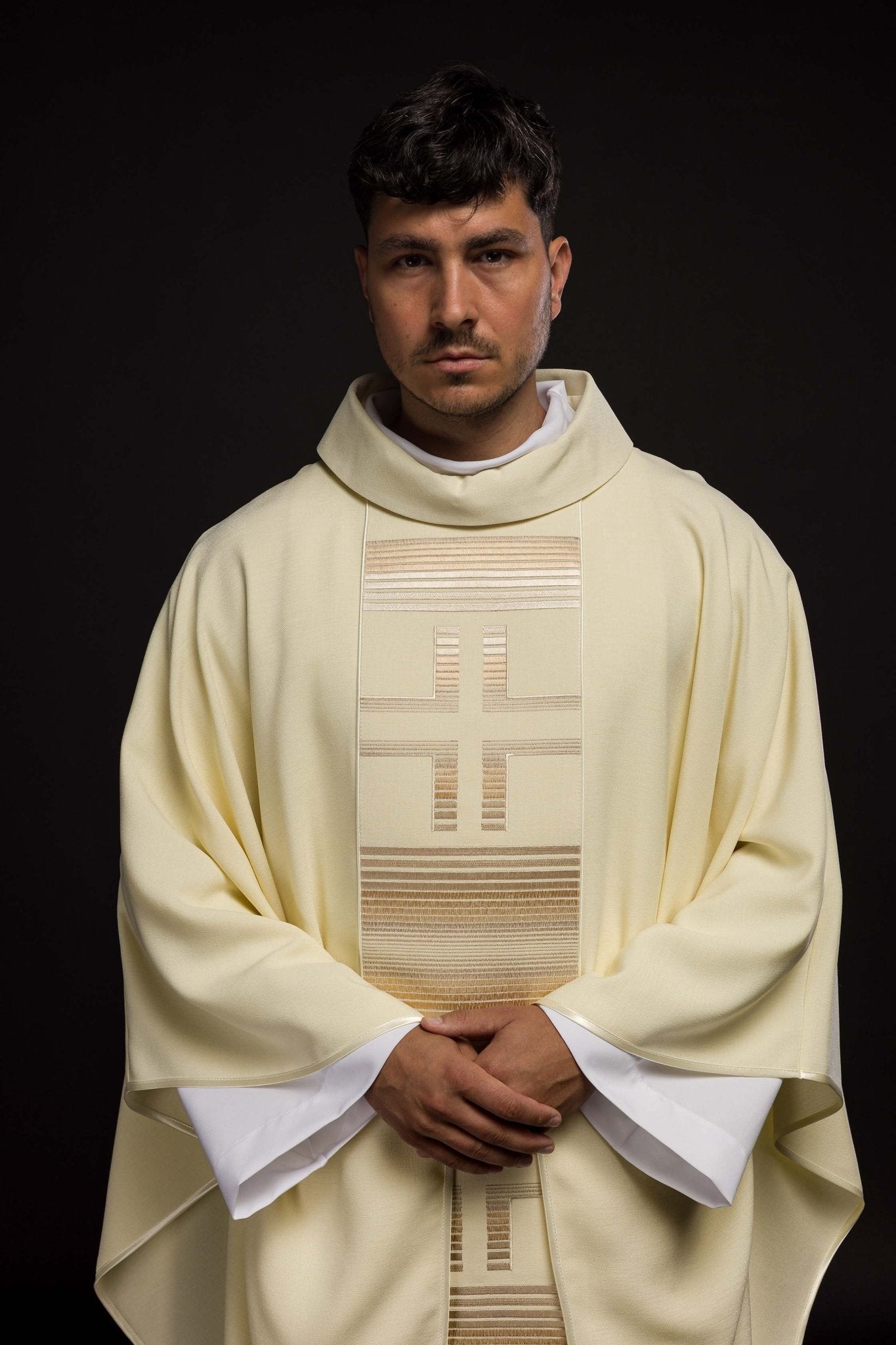 Casulla bordada con cruces en color marfil HA7032 - 05 ECRU - CASULLAS.ES