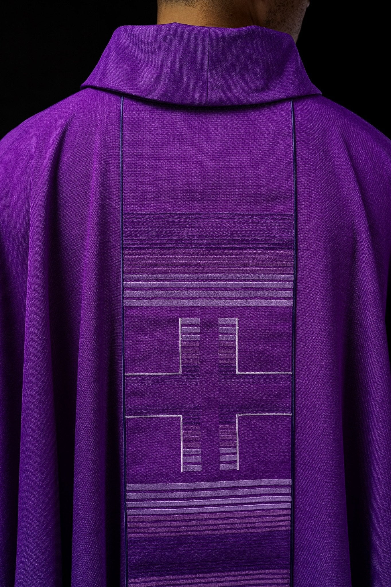 Casulla bordada con cruces moradas HA7032 - 03 FIOLET - CASULLAS.ES