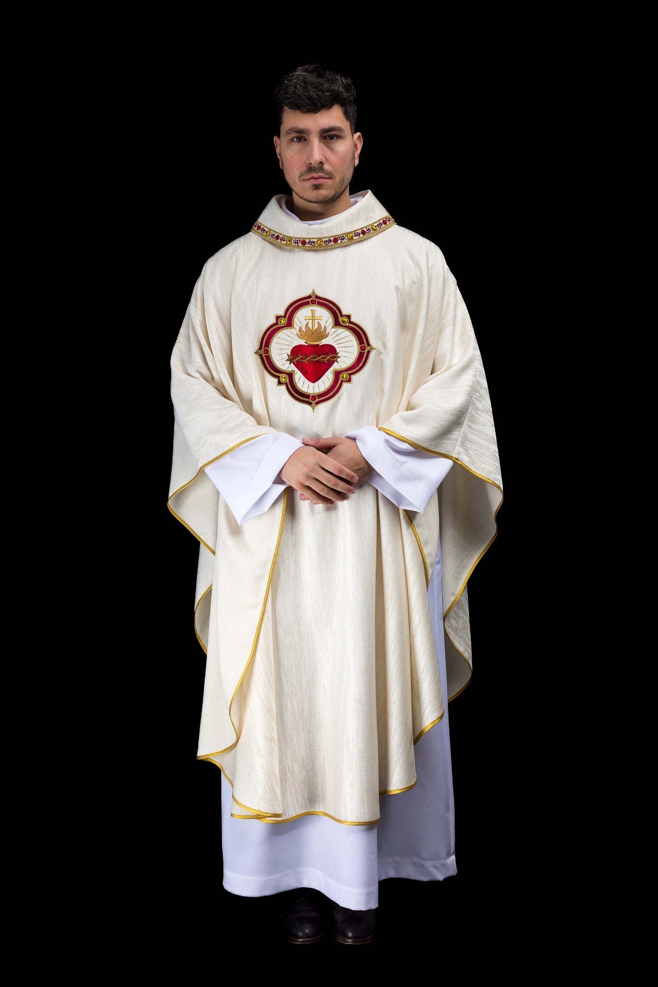 Casulla bordada con la imagen del Sagrado Corazón de Jesús y del cáliz eucarístico LE/7076/05 - CASULLAS.ES