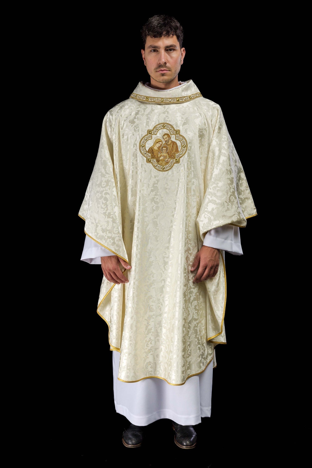 Casulla bordada de Navidad con la imagen de la Sagrada Familia S-7075-05-88 - CASULLAS.ES
