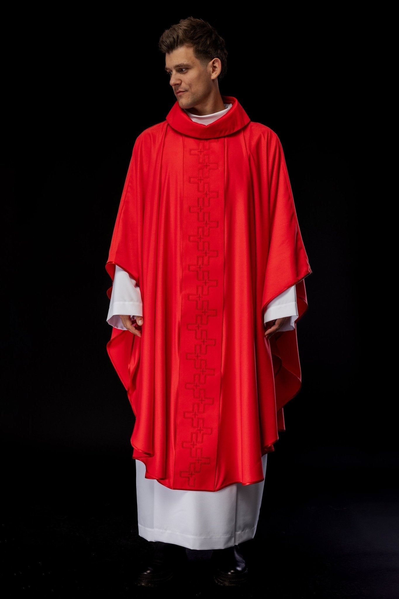 Casulla con cinturón ricamente bordado en cruz roja S - 7060 - 02 - 53 - CASULLAS.ES