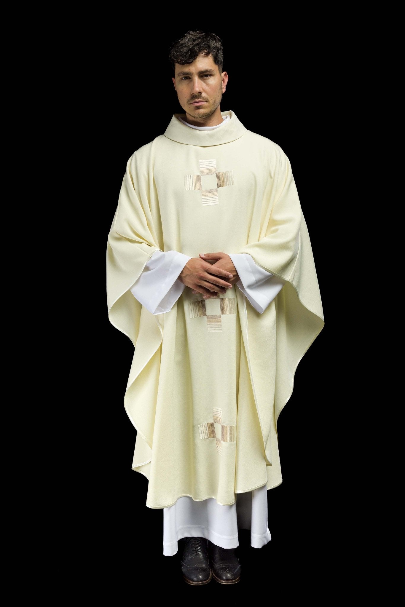 Casulla con cruces bordadas en color ecru HA7033-05 ECRU - CASULLAS.ES