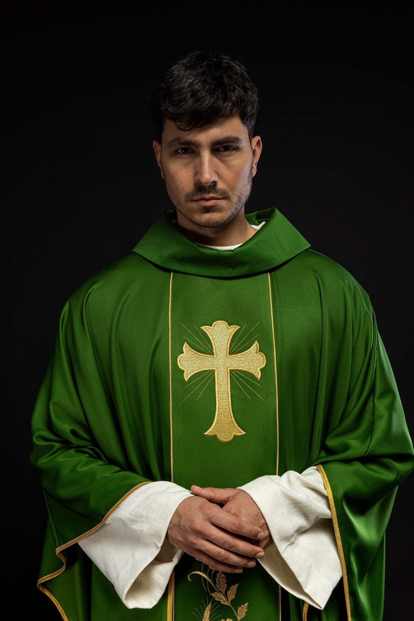 Casulla con cruz verde bordada y espigas de trigo KOR/375/01/53 ZIELONY - CASULLAS.ES