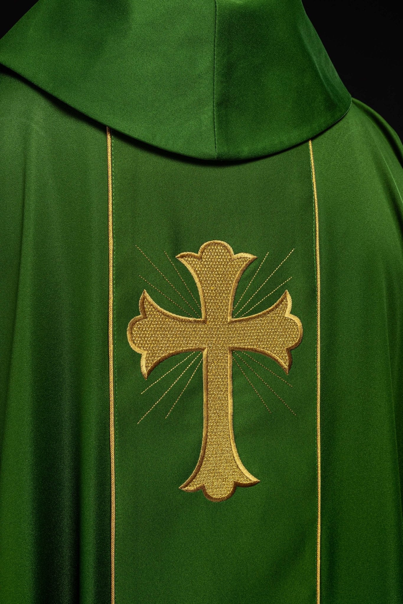 Casulla con cruz verde bordada y espigas de trigo KOR/375/01/53 ZIELONY - CASULLAS.ES