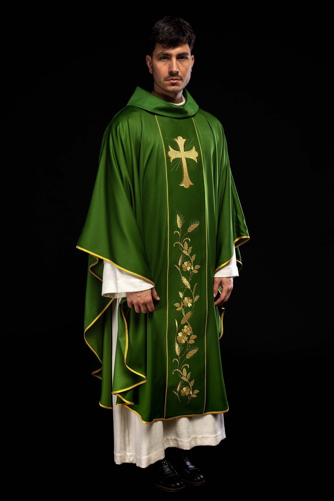 Casulla con cruz verde bordada y espigas de trigo KOR/375/01/53 ZIELONY - CASULLAS.ES