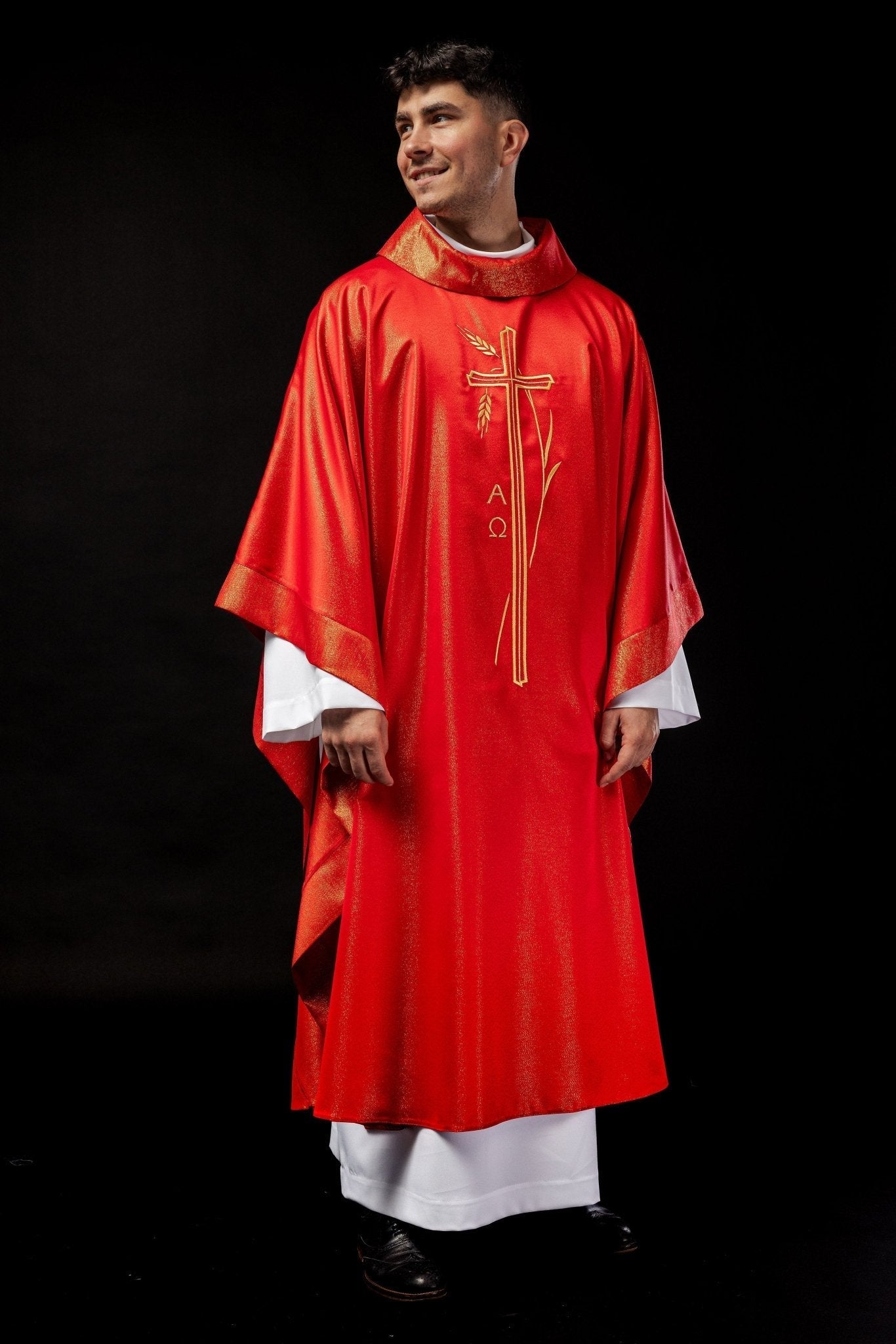 Casulla con motivo de cruz y espiga en rojo S - 7052 - 02 - 54 - CASULLAS.ES